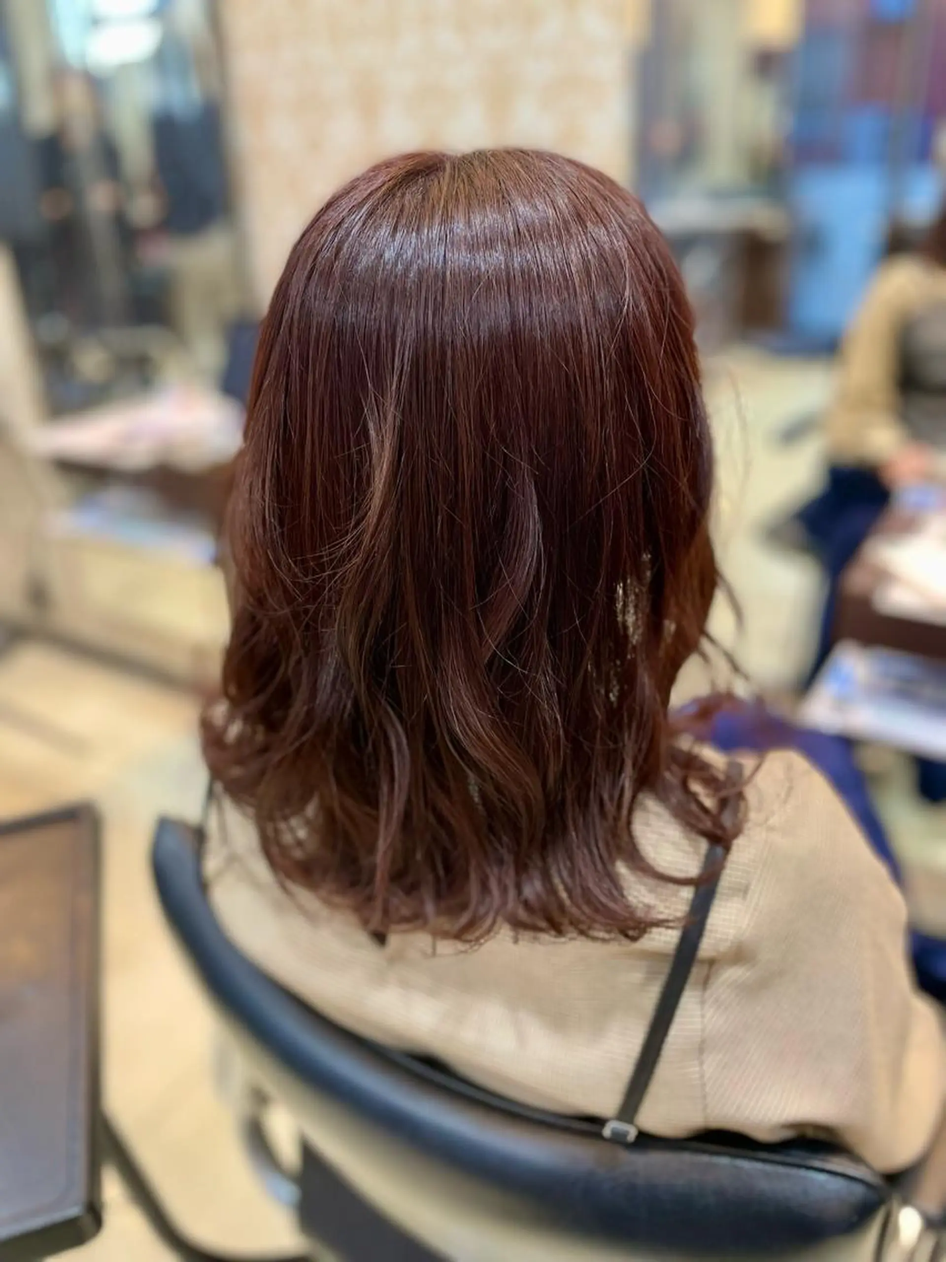 ミディアム カラー 嶌田 沙紀のヘアスタイル