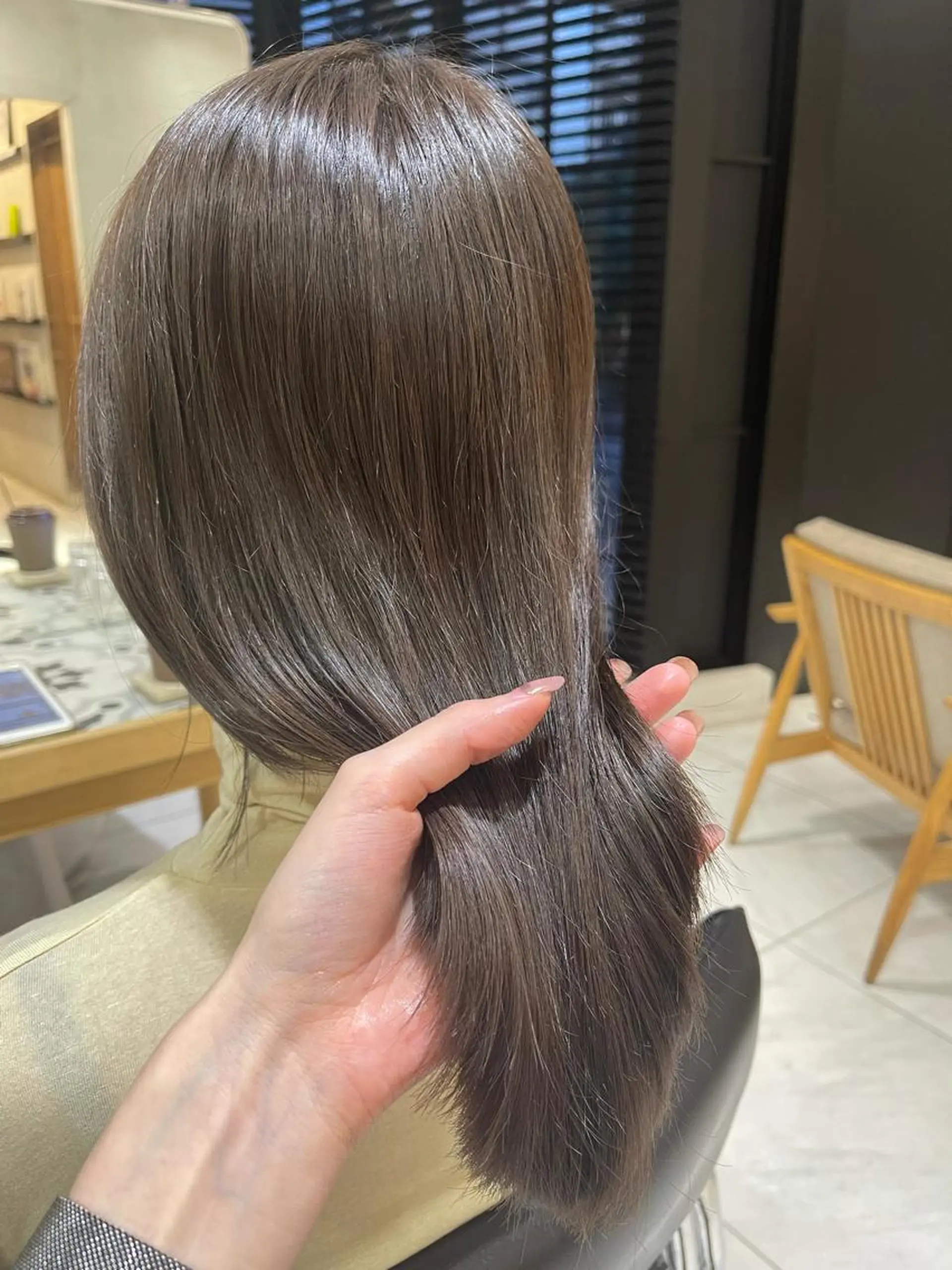 セミロング カラー グレージュ ラベンダー/レイヤー スタイル🤎mamiのヘアスタイル