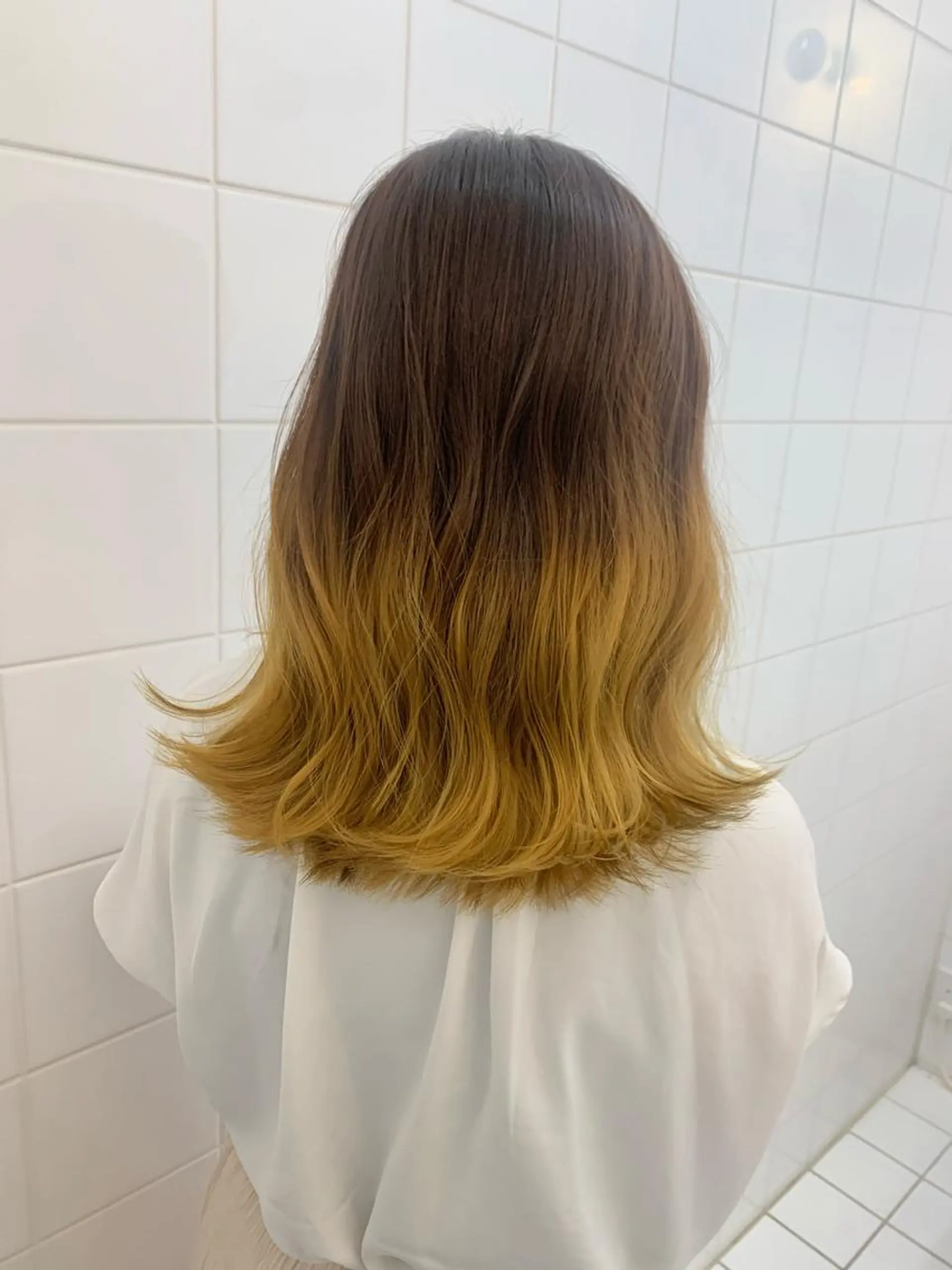 セミロング カラー ヘアアレンジ 🧨ブリーチー×ボブ レイヤー💎じゅえるのヘアスタイル