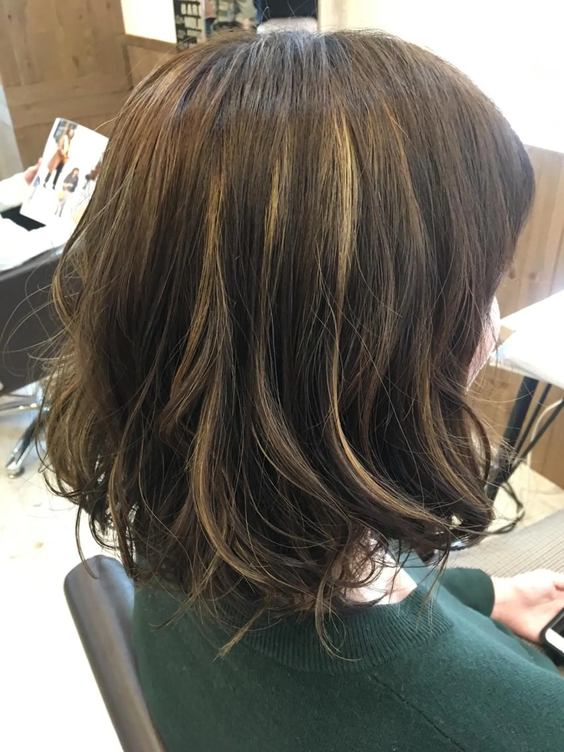 ミディアム 土屋 ゆうこのヘアスタイル
