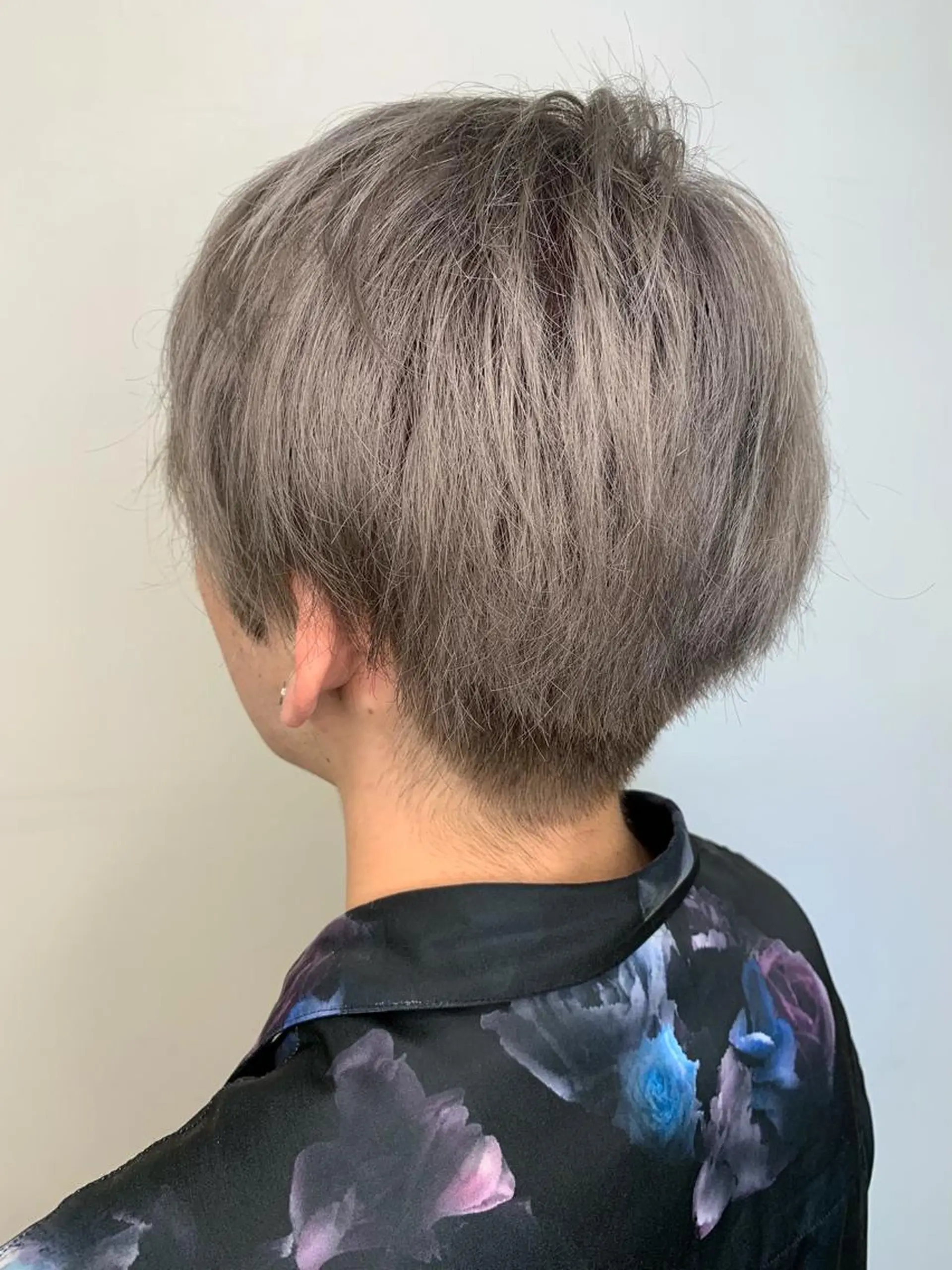 ショート カラー メンズ メンズブリーチ ブリーチ ダブルカラー グレージュ 艶髪クリエイター🪽 秋田 聖也のヘアスタイル