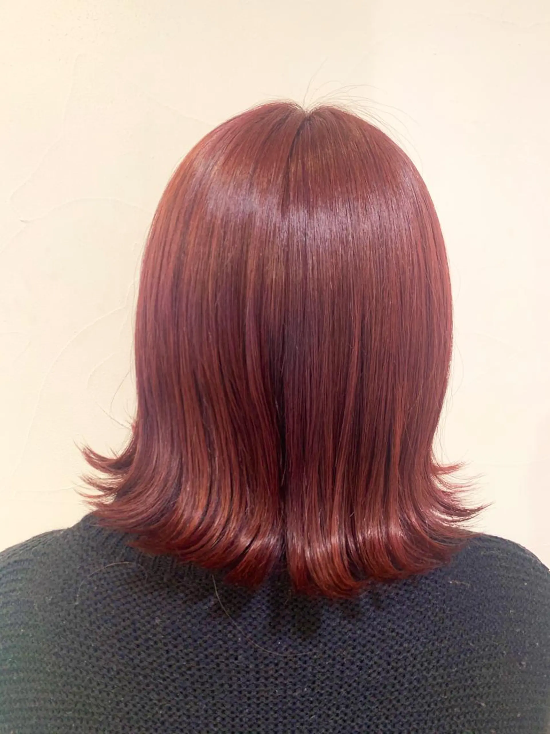 ショート カラー 乳井 悠香のヘアスタイル