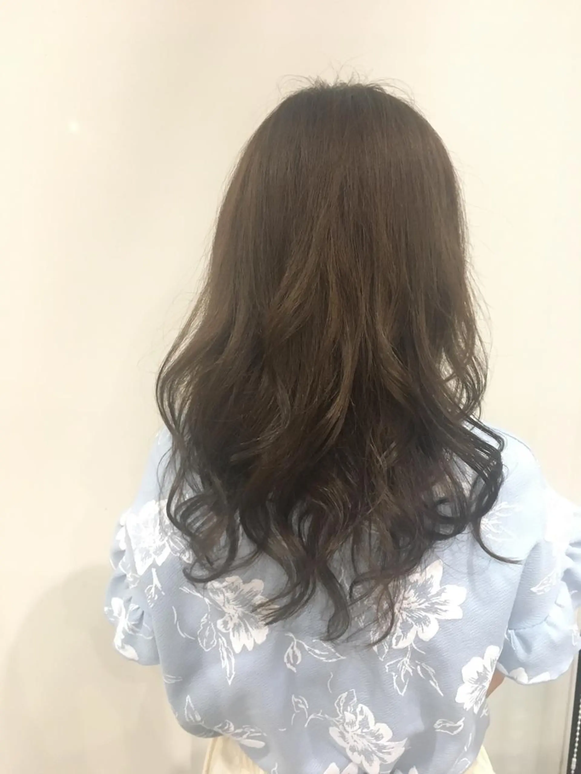 セミロング カラー アッシュ シルバー シルバーアッシュ 佐藤 結花のヘアスタイル