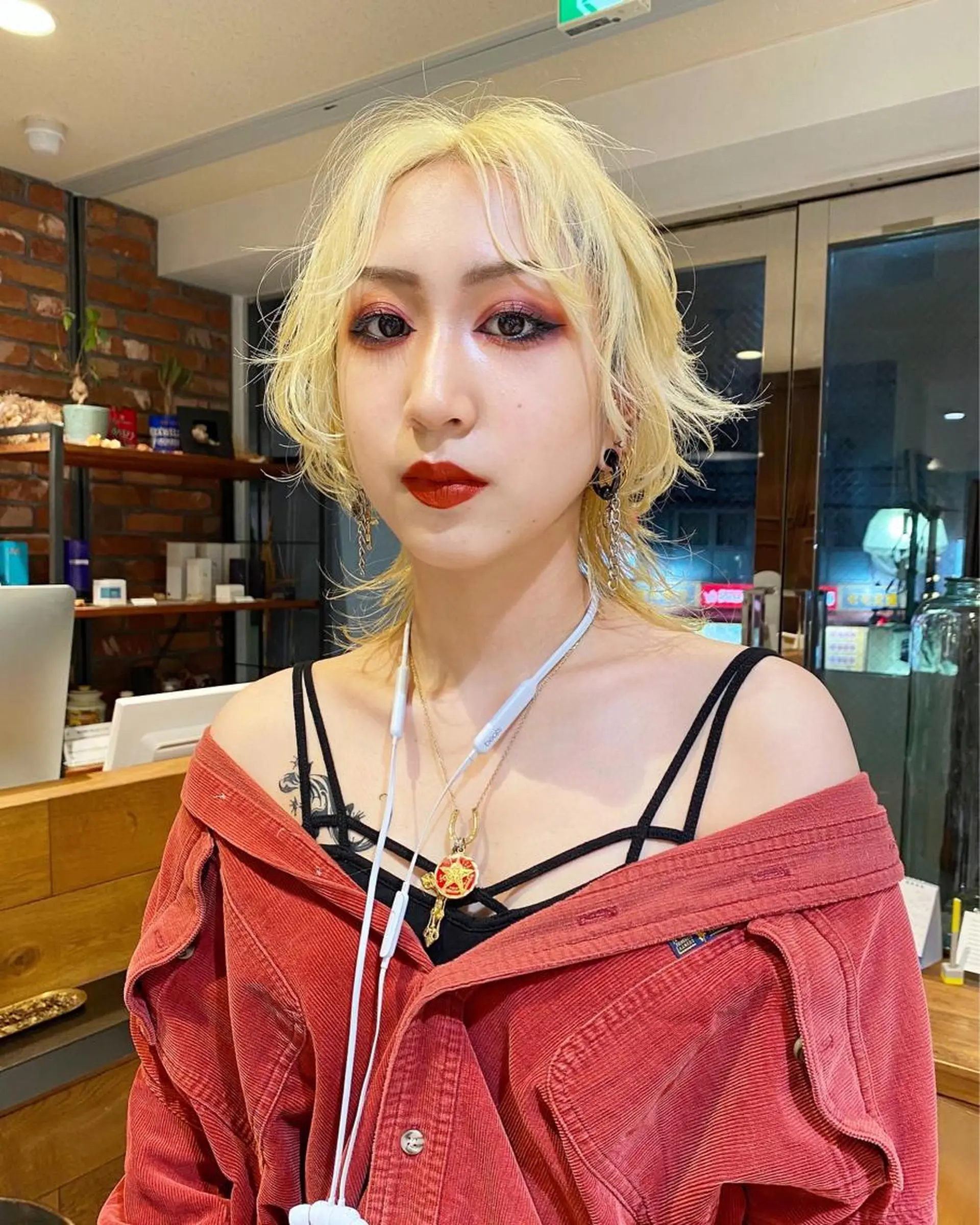 ミディアム ヘアカラー ミウ☆ ブリーチダブルカラーのヘアスタイル