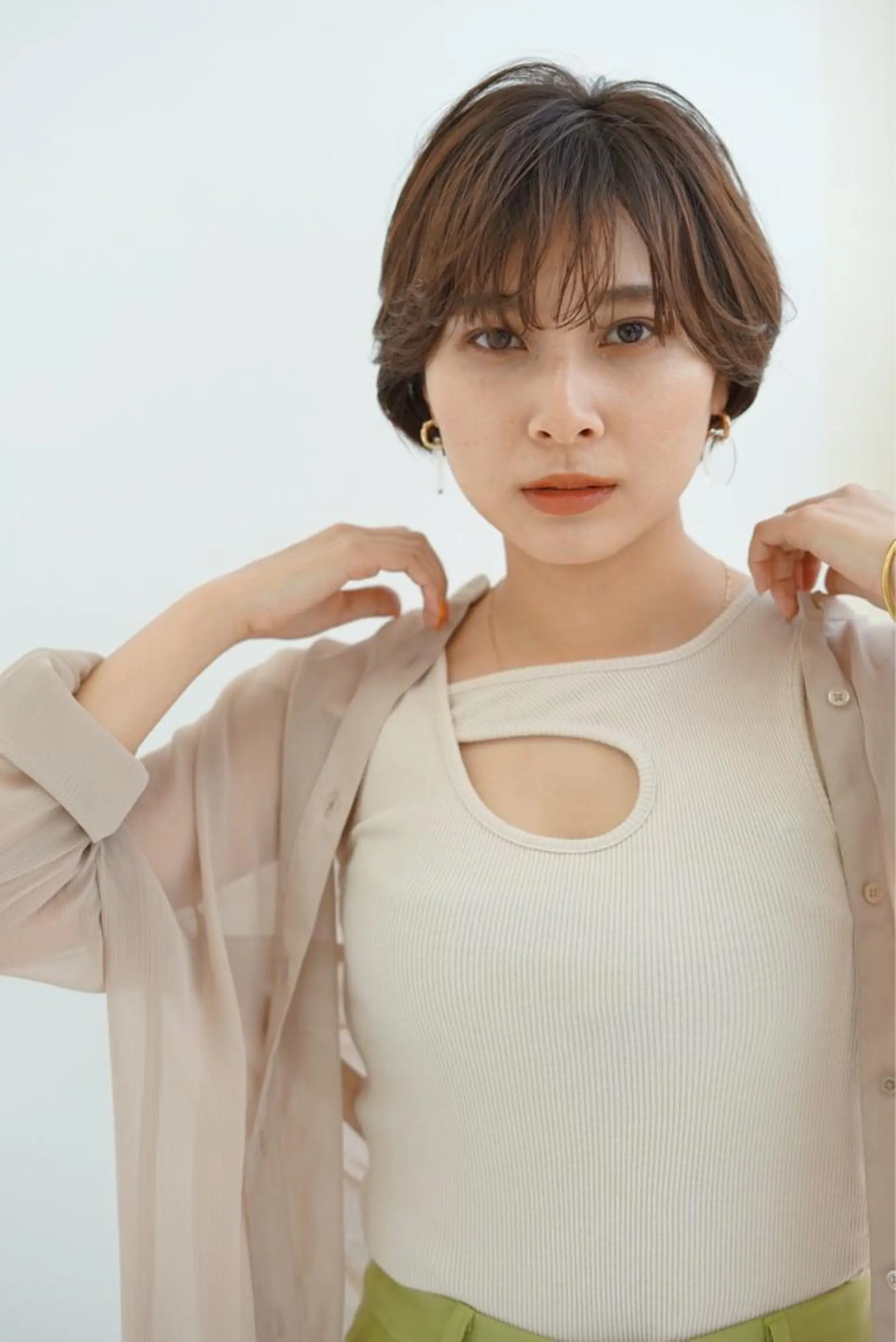 ショート カラー アッシュ ブリーチ ケアブリーチ 透明感カラー ダブルカラー モリシュンスケ /レイヤー/髪質改善のヘアスタイル