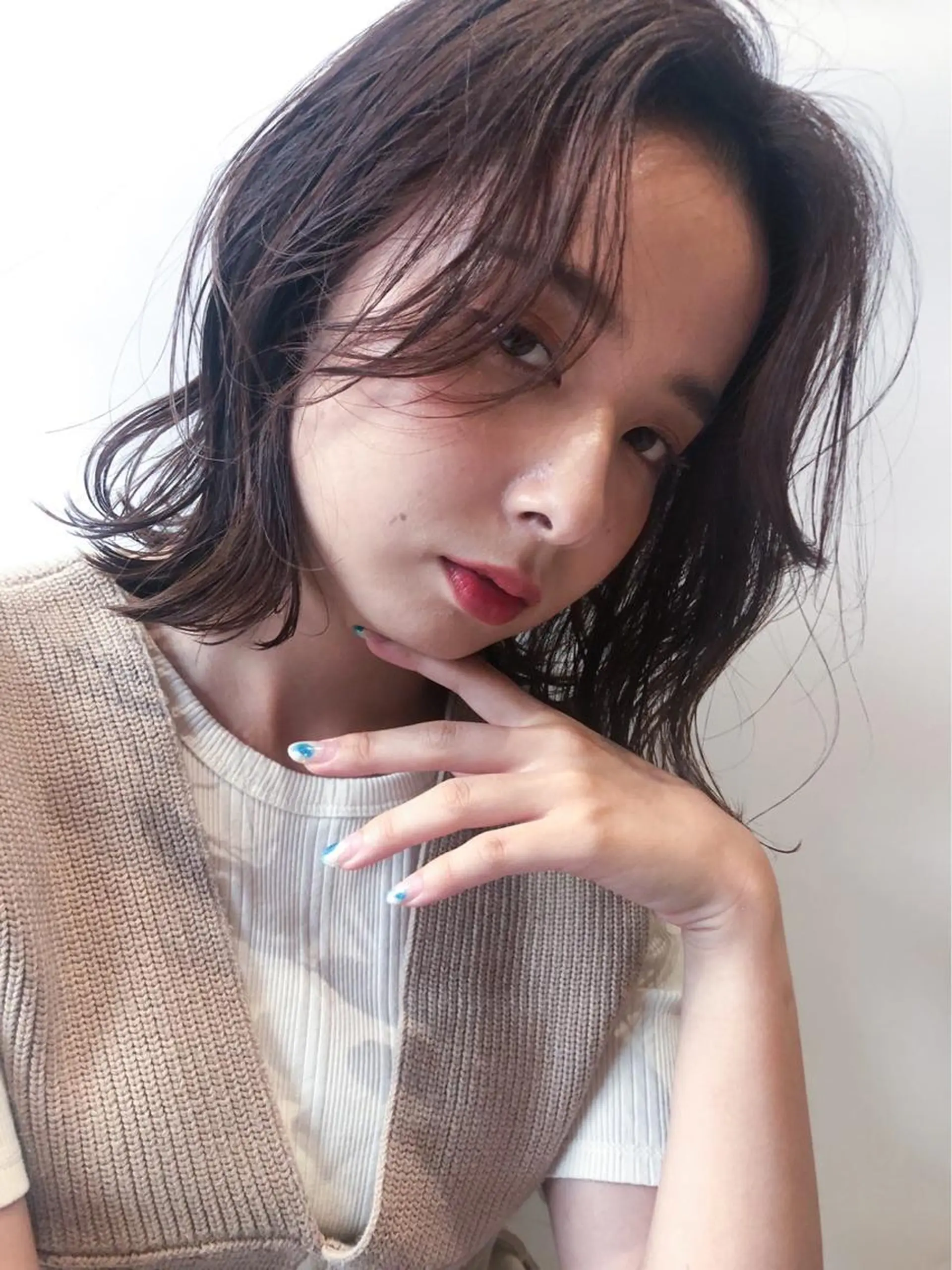 ミディアム & kuのヘアスタイル