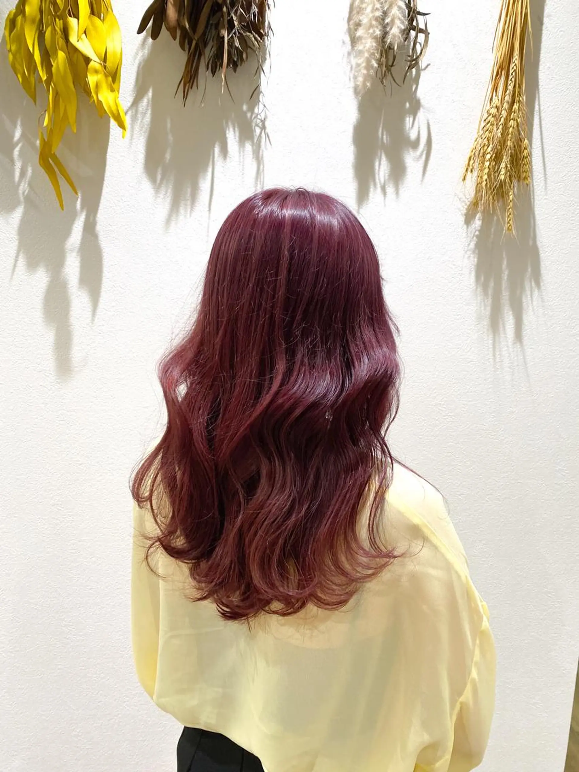ロング カラー ブリーチ ピンクカラー ルビー ヘアカラー 山口 惇史のヘアスタイル