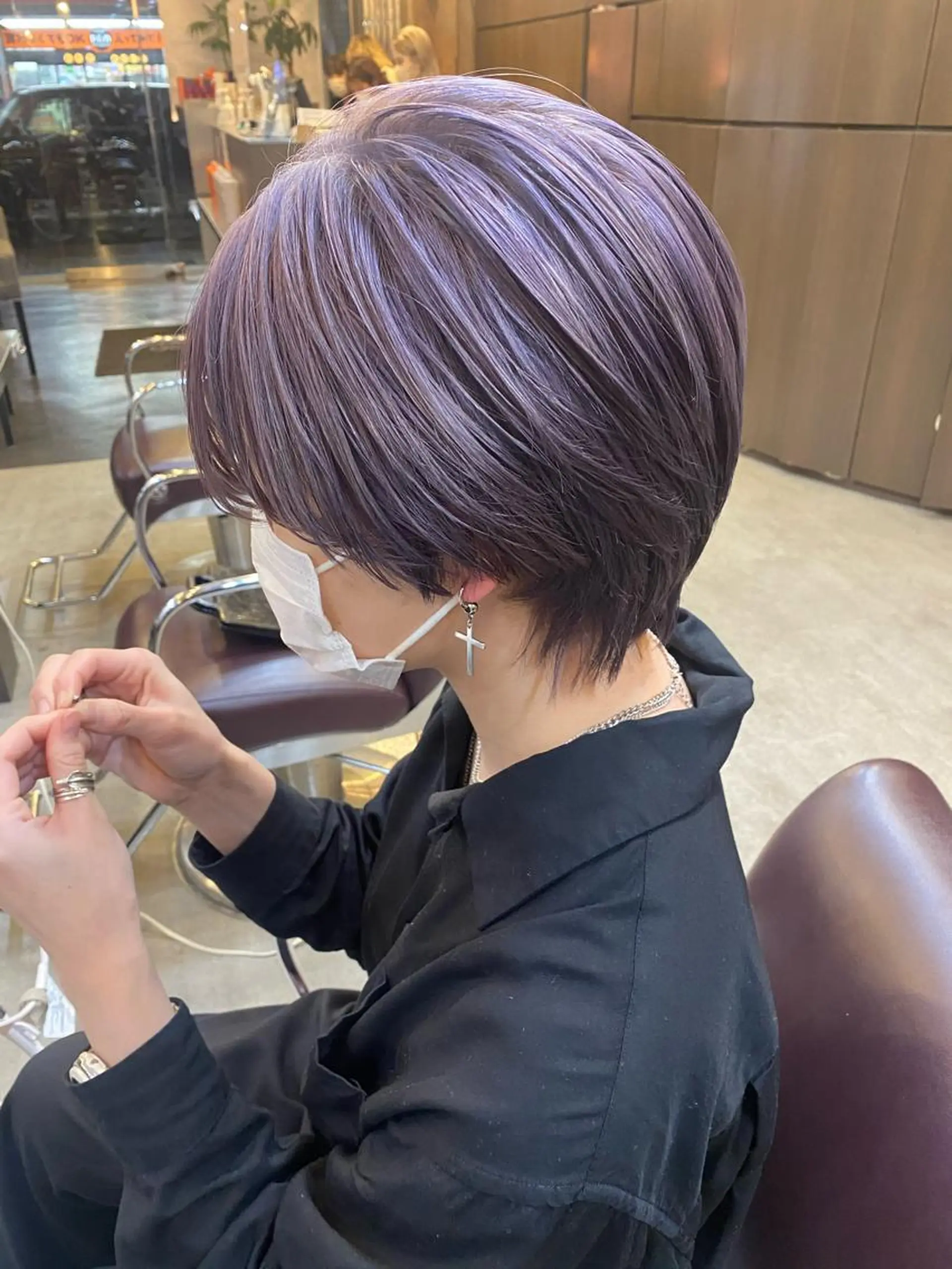 ショート カラー パーマ ヘアアレンジ メンズ キッズ ネイル mana 暖色カラーカットのヘアスタイル