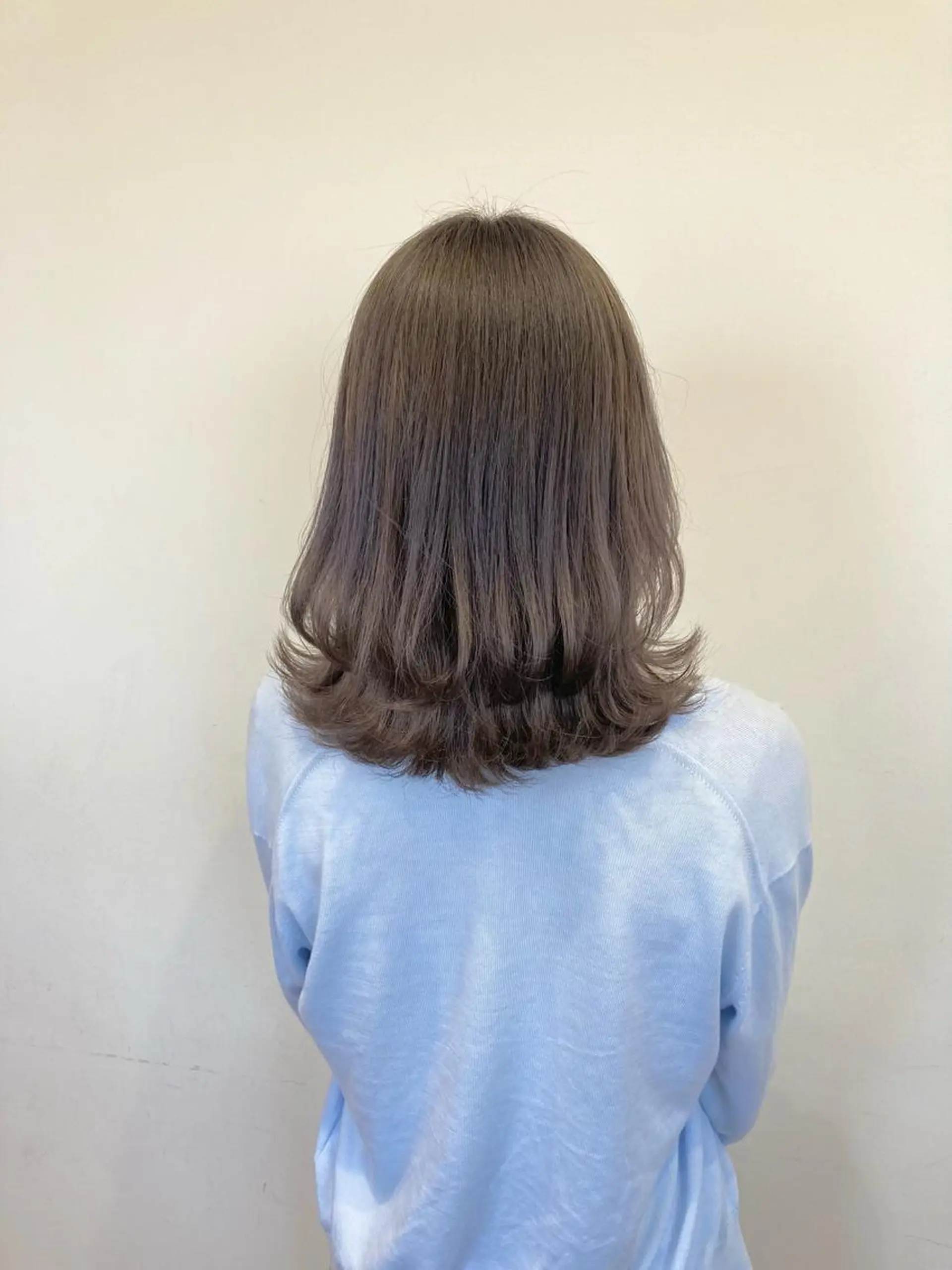 ミディアム レイヤーカット ヘアカラー 梅山 美侑のヘアスタイル