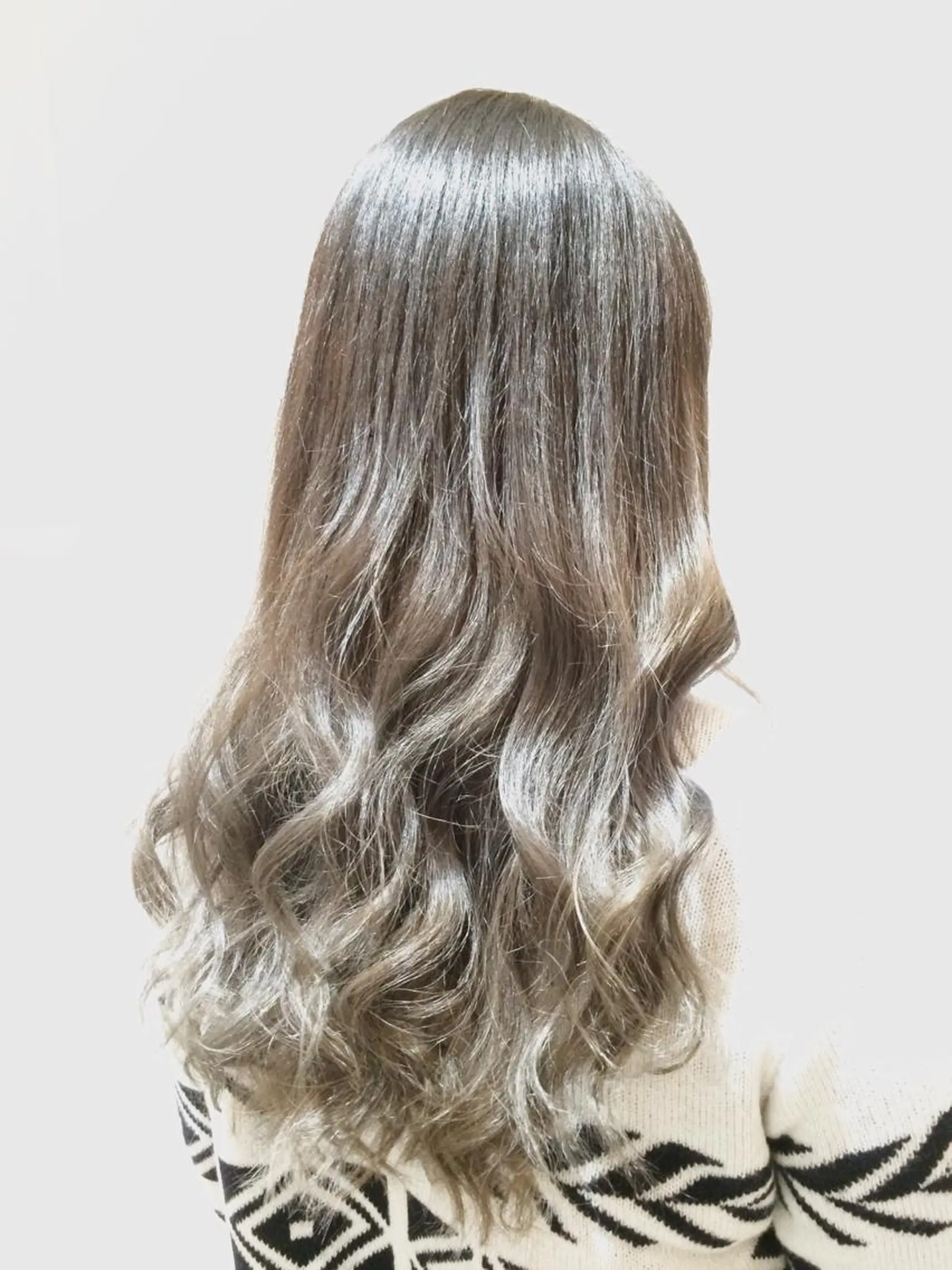 セミロング カラー ヘアアレンジ アッシュ ブリーチ 透明感カラー グラデーションカラー シルバー RecheRche【池袋】所属・👑指名率No.1 👑坂口飛翔のヘアスタイル