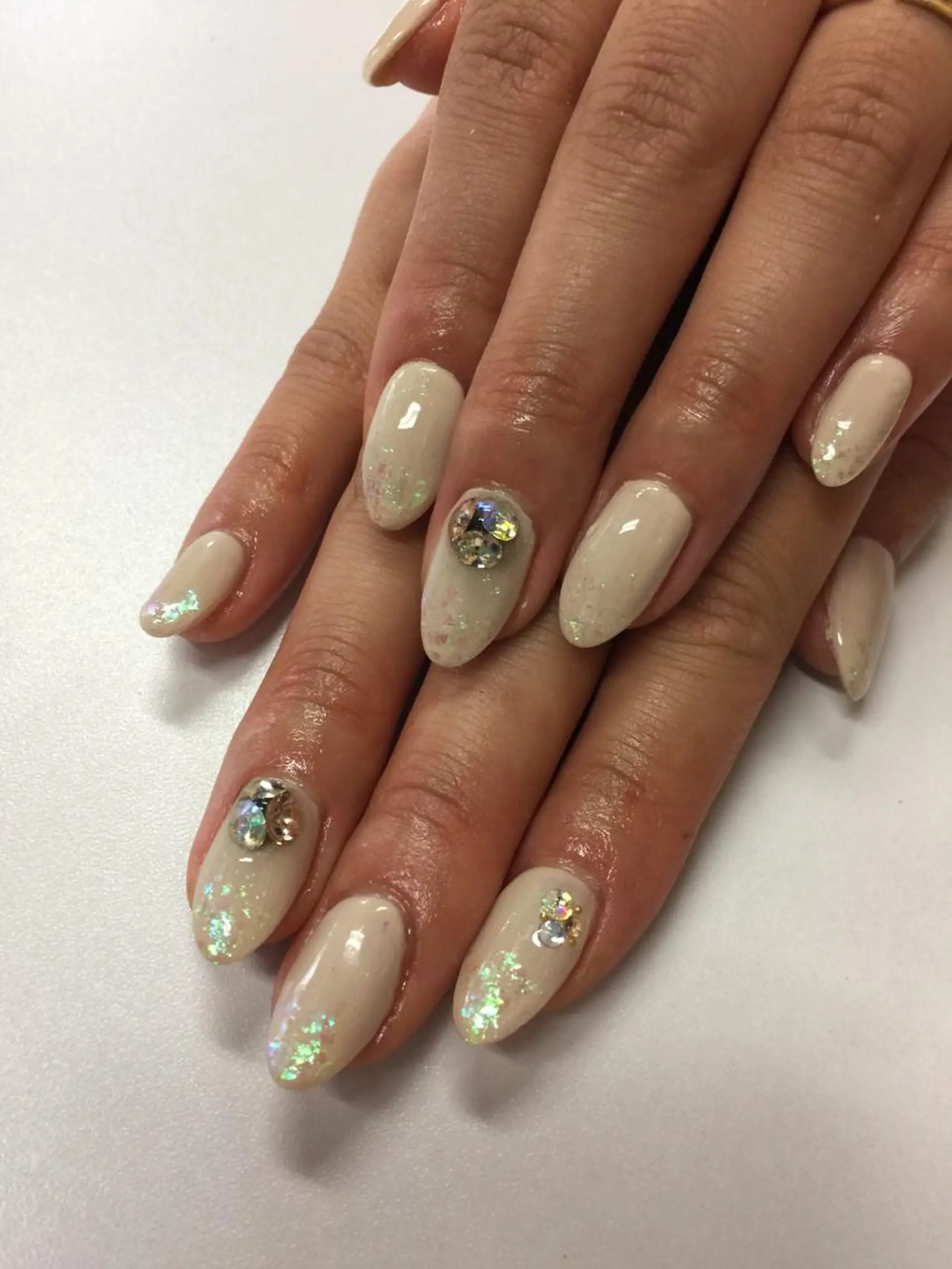 ネイル キラキラネイル esNail&eye イーズネイル＆アイのネイルデザイン