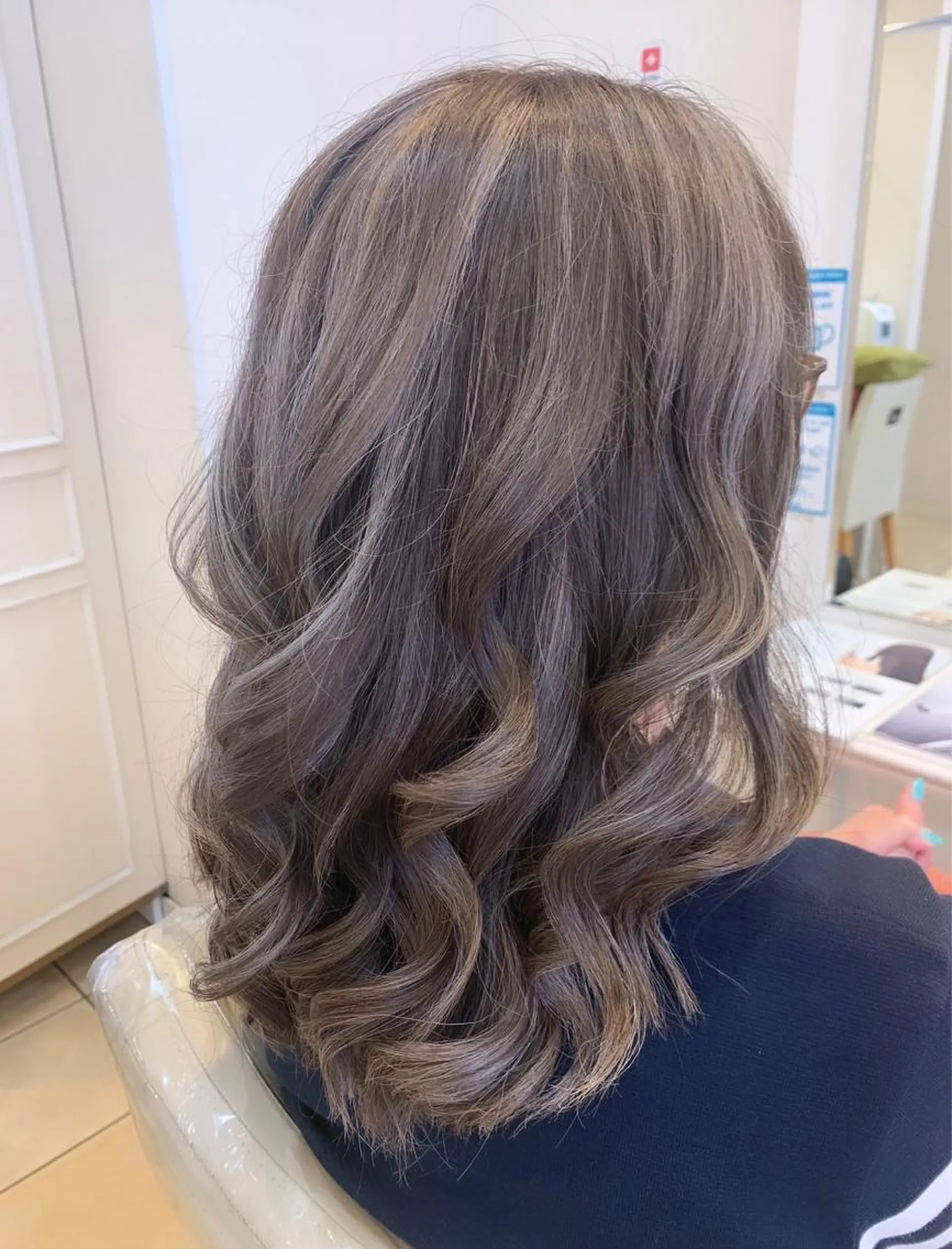 ロング カラー 岩本 菖のヘアスタイル