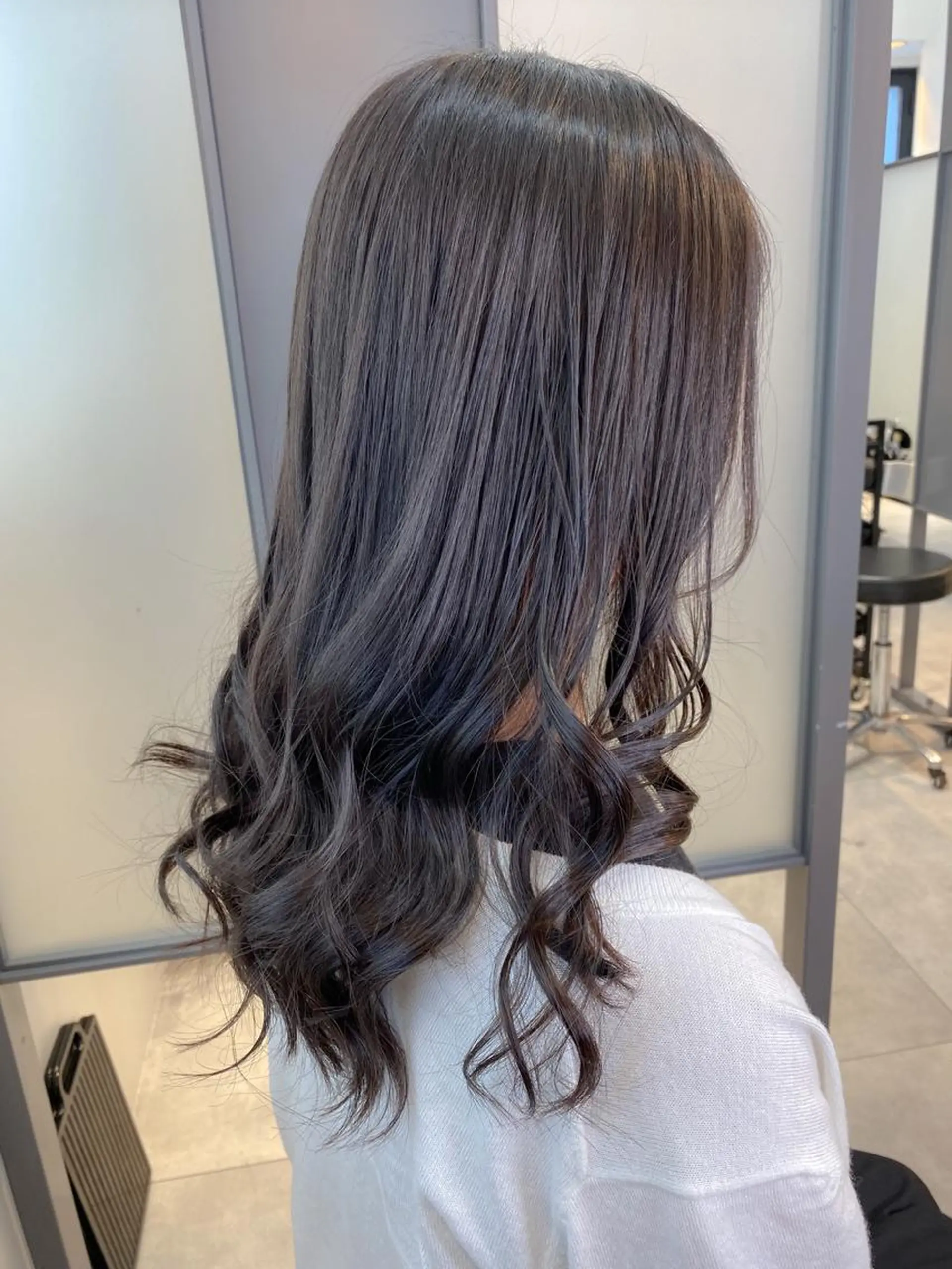 セミロング カラー ブルーカラー ブルーグレー 【透明感、艶髪】西村 有司のヘアスタイル