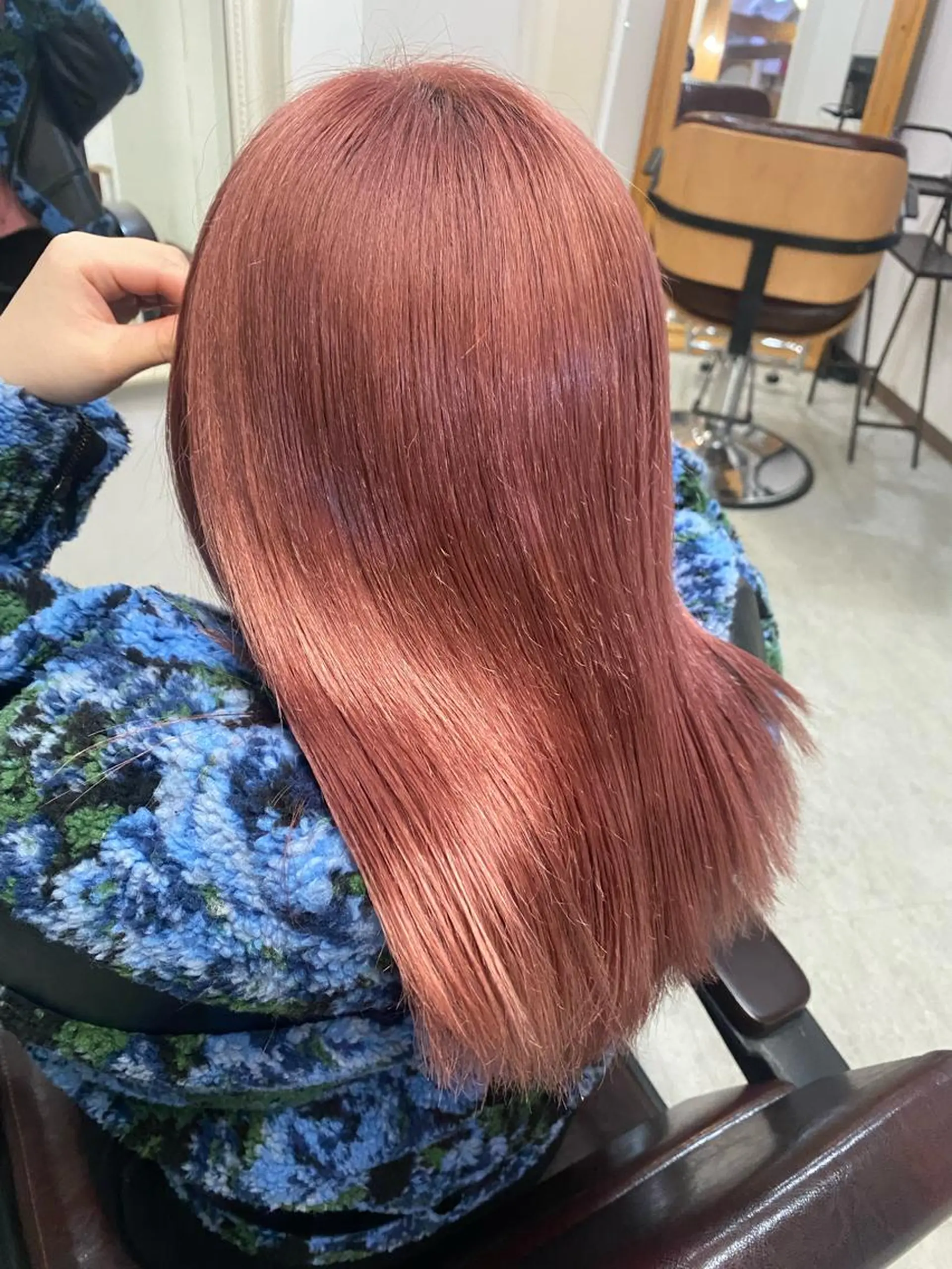 ミディアム ミルクティーベージュ outaのヘアスタイル