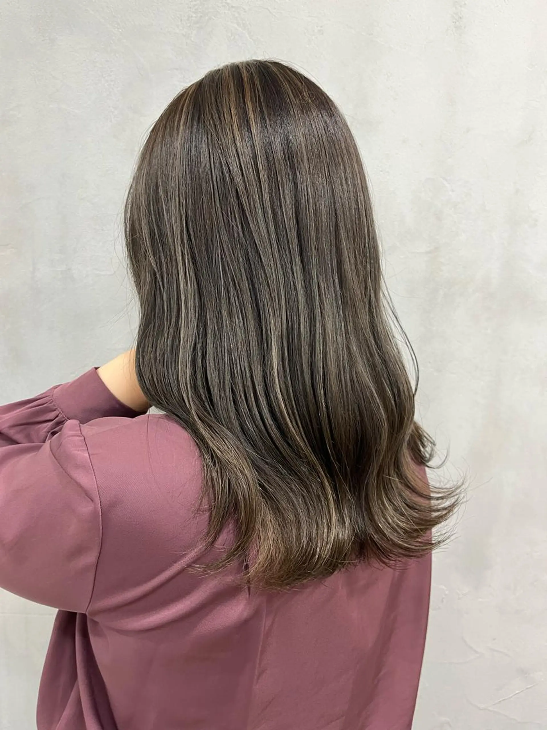 セミロング カラー ハイライトカラー ハイライト 🫧tomoka 透明感カラー🫧のヘアスタイル