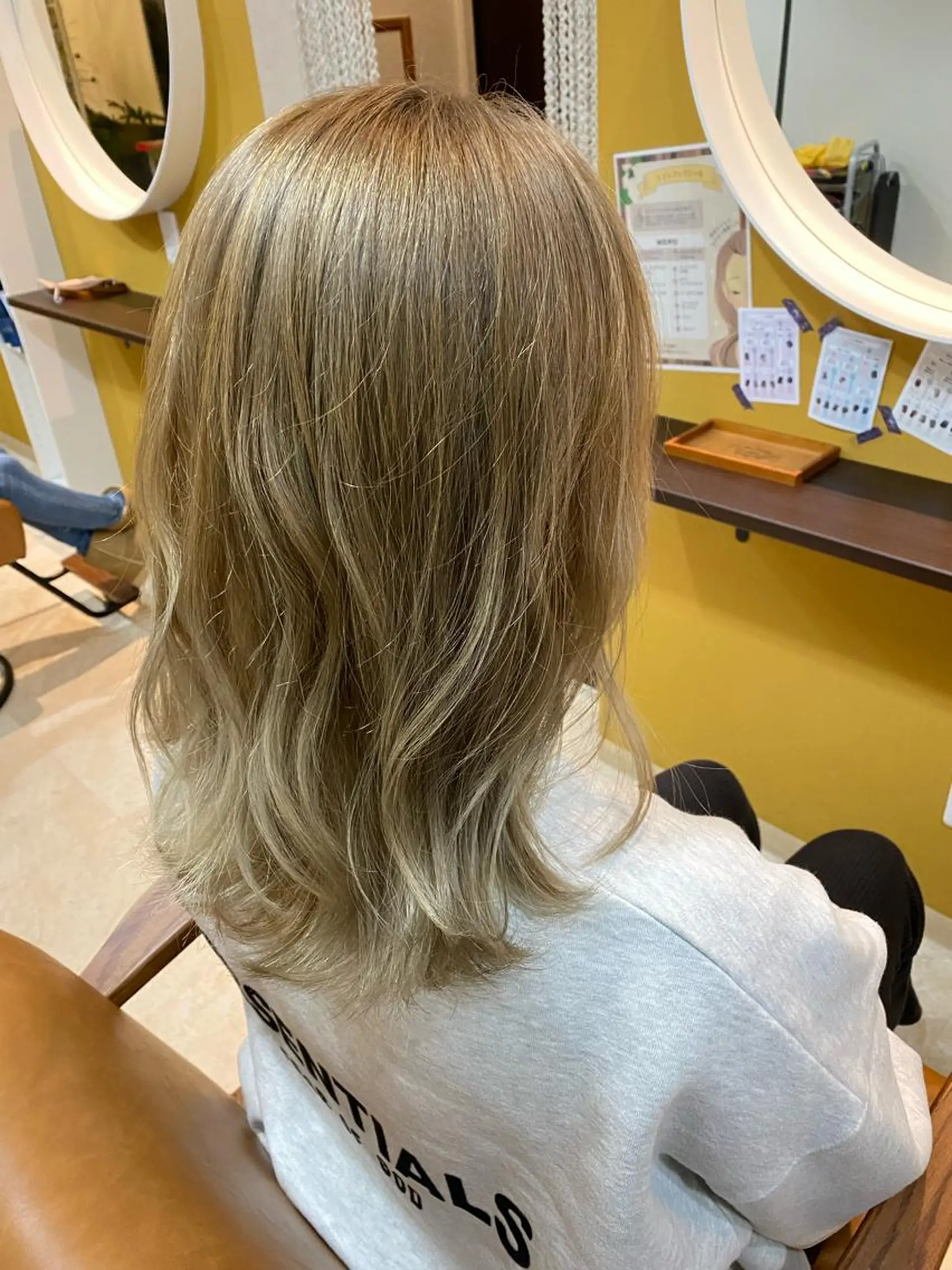 ミディアム ヘアカラー 俵石 梨沙のヘアスタイル