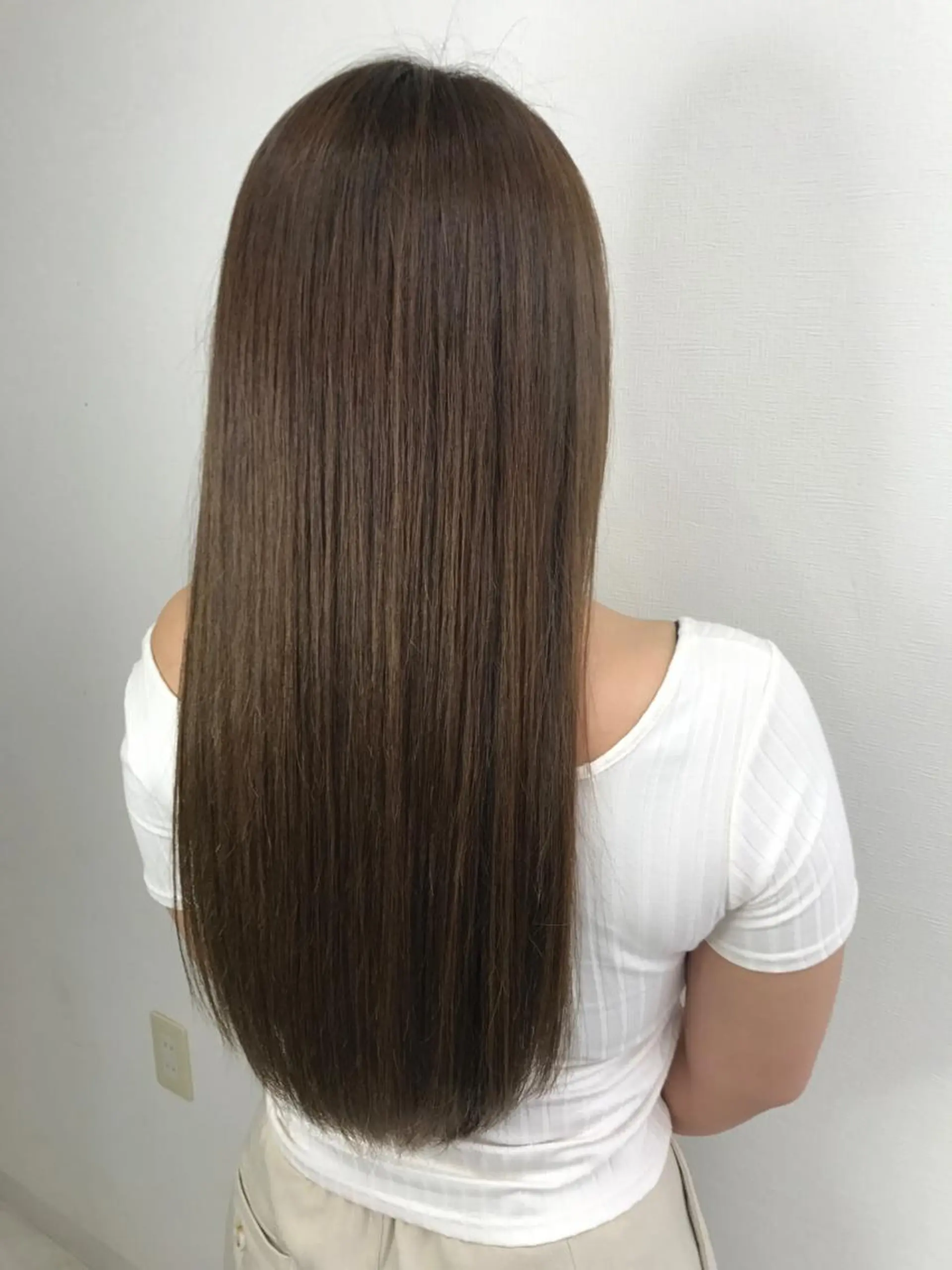 ロング 髪質改善 トリートメント 白髪ぼかし、髪質改善 富田隼仁のヘアスタイル