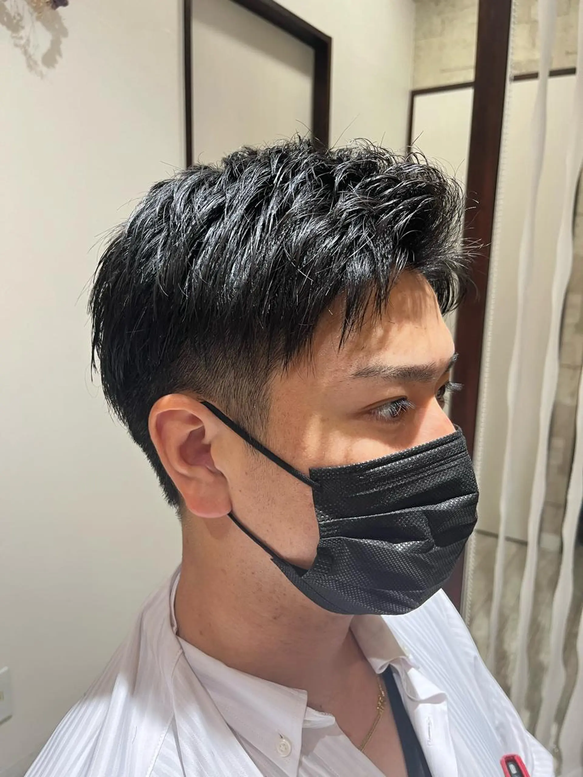 ショート メンズ アップバング ツーブロック 岩井 駿のヘアスタイル