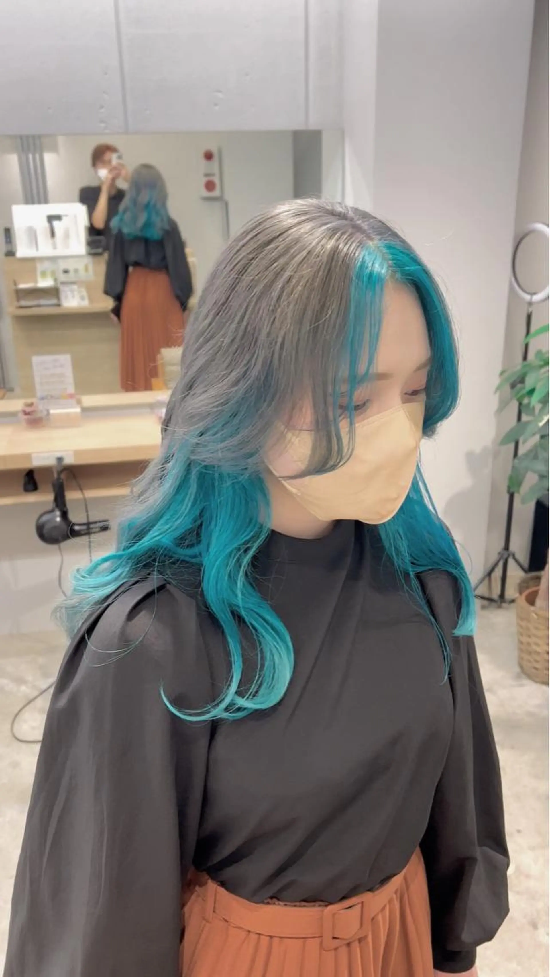 ロング カラー ブリーチ ブルーカラー ブリーチ毛の縮毛矯正 ハイトーン/岡本智樹のヘアスタイル