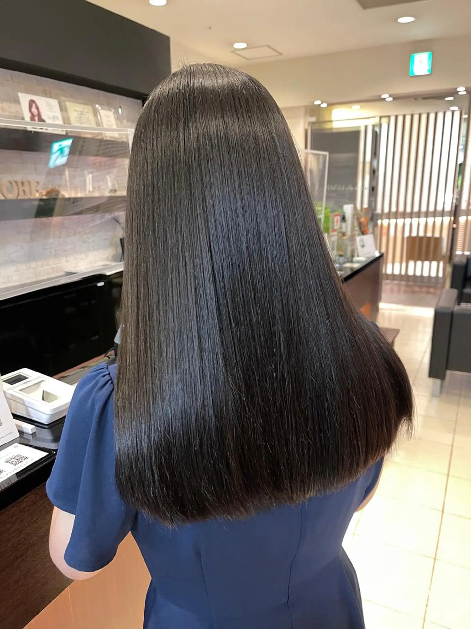 セミロング ハイライト 髪質改善 トリートメント 酸熱トリートメント 縮毛矯正 Kamie みかじりのヘアスタイル