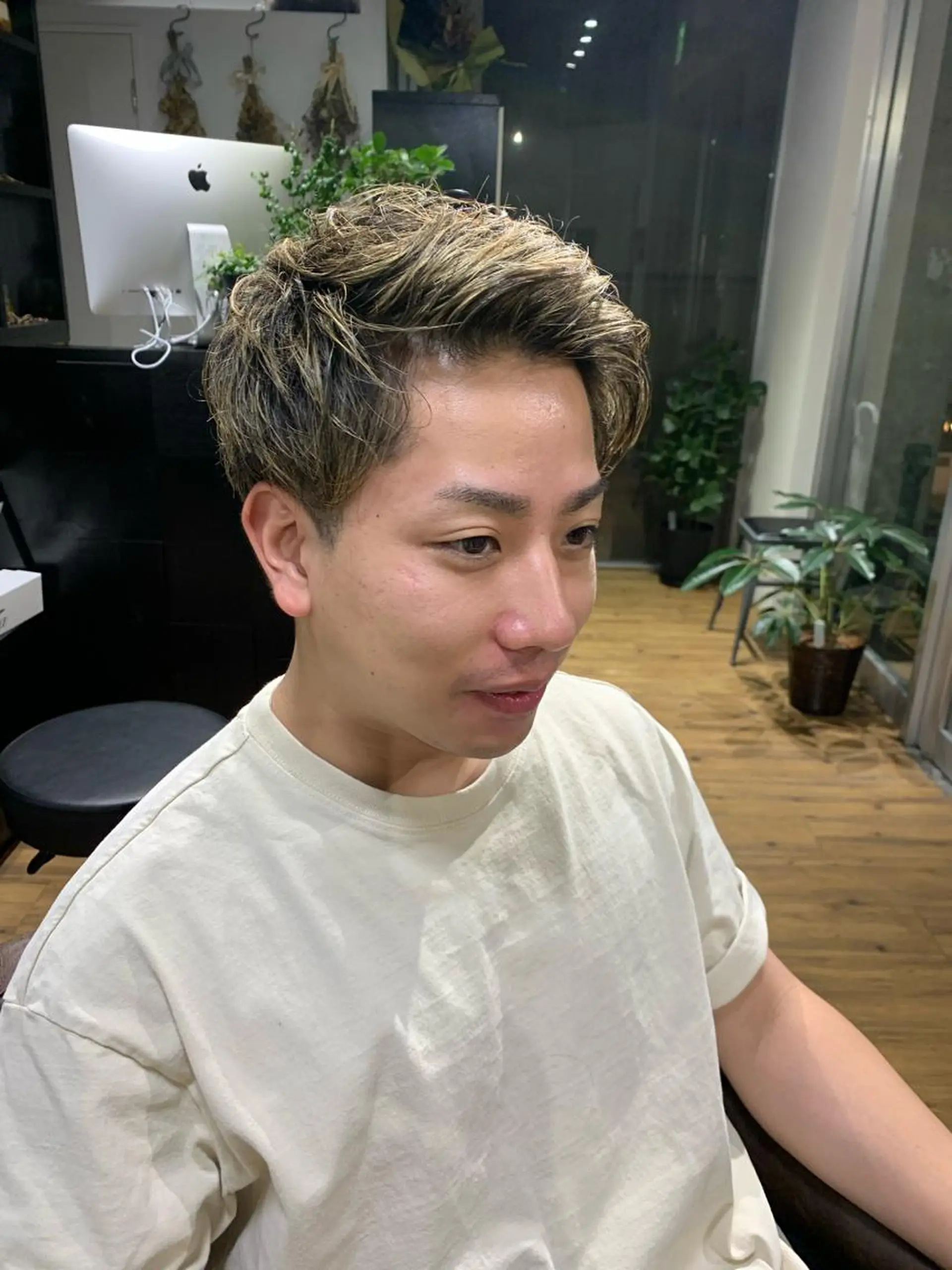 ショート メンズ カット ミルクティーベージュ ブリーチ　店長　清水のヘアスタイル