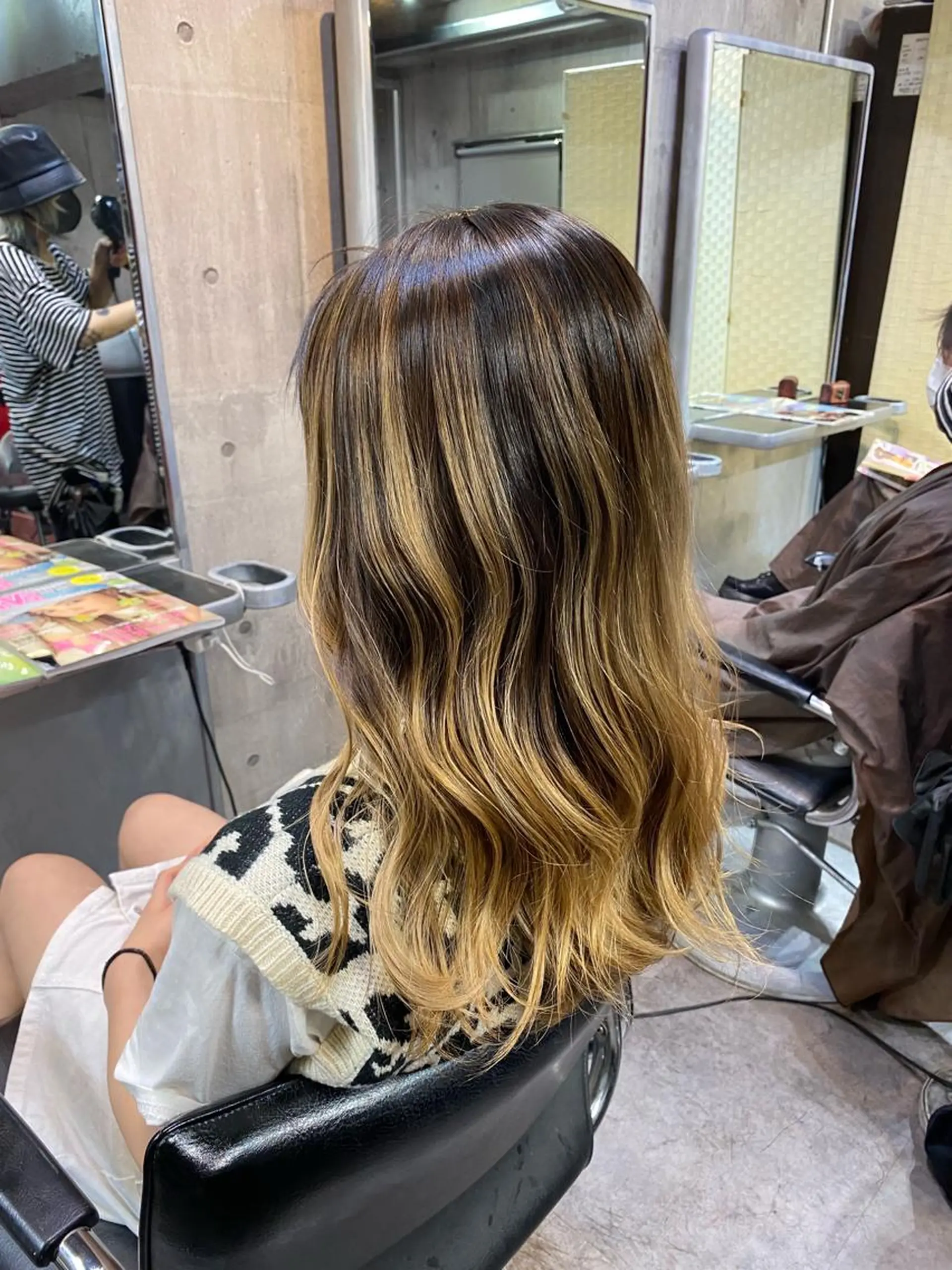 ロング カラー バレイヤージュ レイヤーカット 艶髪サラサラカラー 🌈前原健吾のヘアスタイル