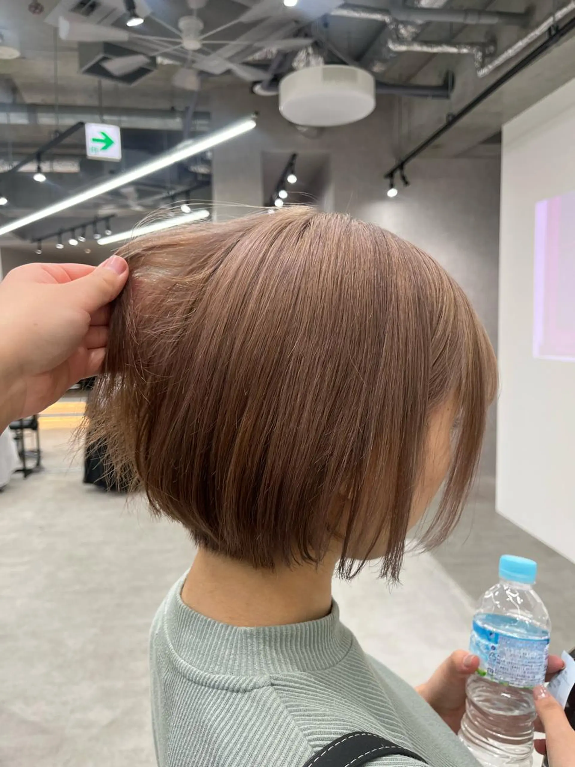 カラー ベージュカラー ブリーチ ミルクティーベージュ 中村 彩夏のヘアスタイル