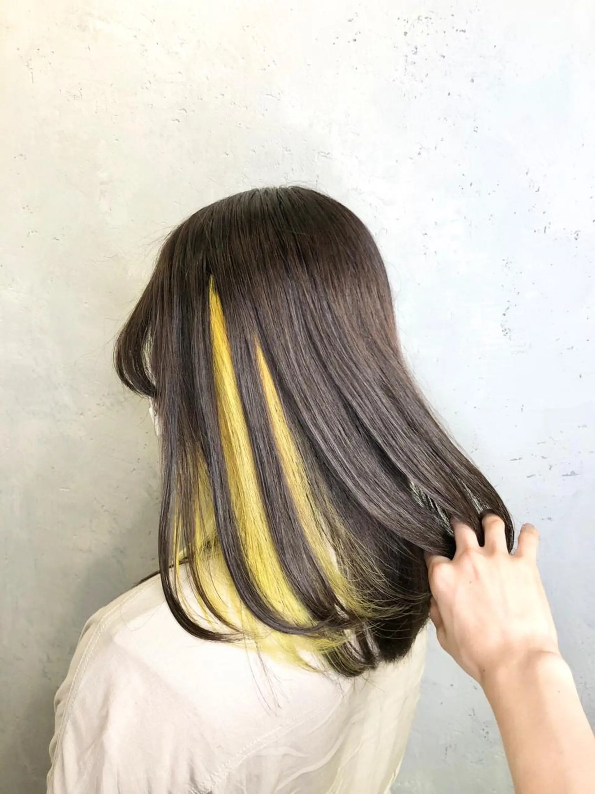 セミロング カラー ヘアアレンジ ｲﾝﾅｰｶﾗｰ屋さん 🫧伊藤拓実のヘアスタイル