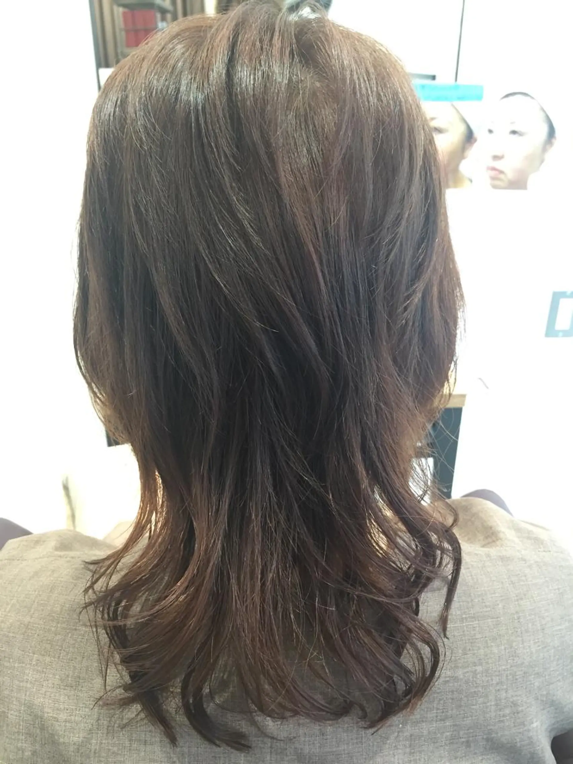 ミディアム セミロング ロング カラー パーマ ミディアムパーマ セミロングパーマ ハイレイヤー レイヤーカット トリートメント 透明感♡︎♡︎ 佐々木早苗のヘアスタイル