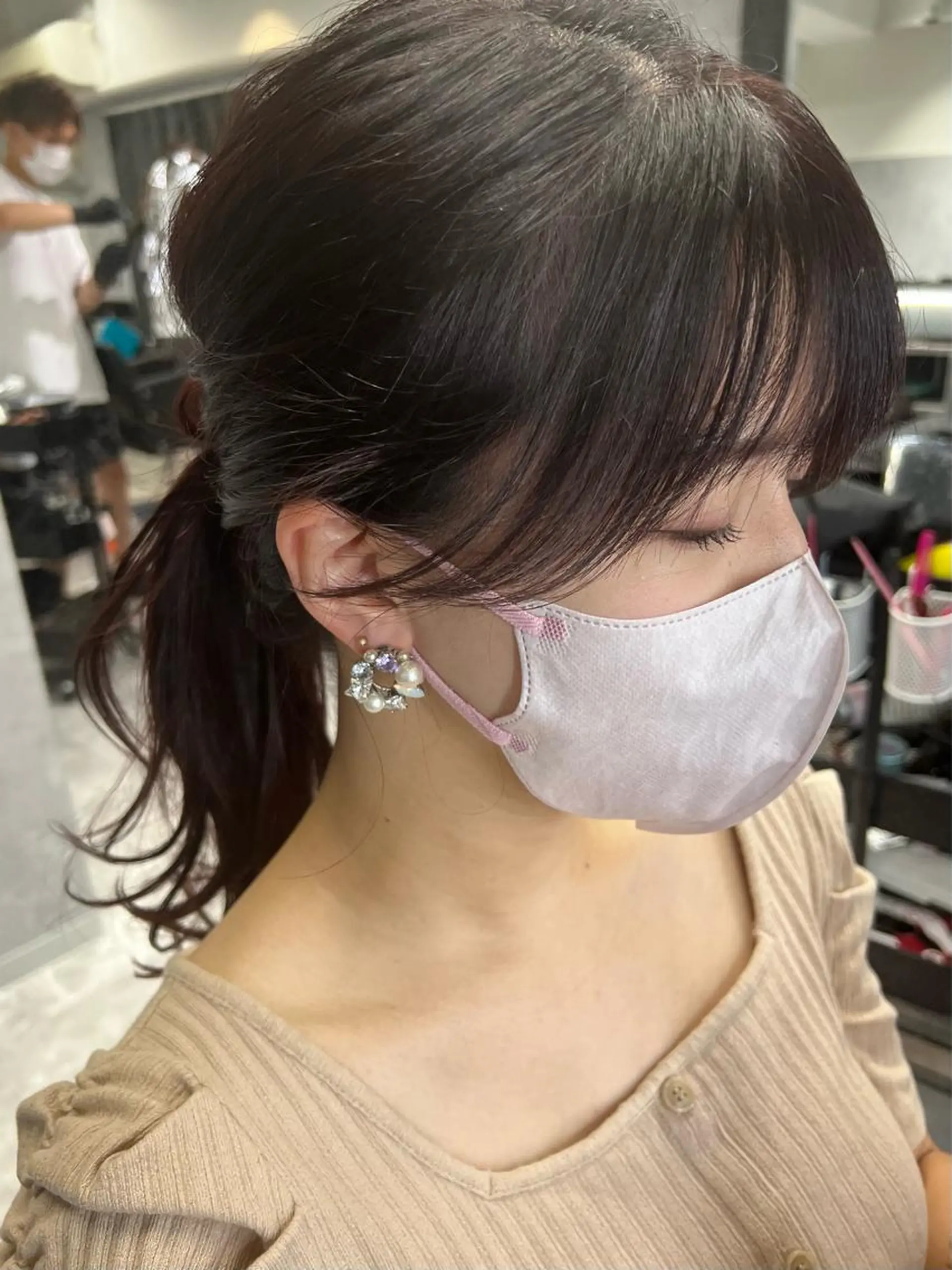 ロング カラー ヘアアレンジ ベージュカラー ブリーチ ダブルカラー ミルクティーベージュ ヨシンモリ GO TODAY SHAiRE SALON 心斎橋edel所属・顔まわりカット ベージュのヘアスタイル