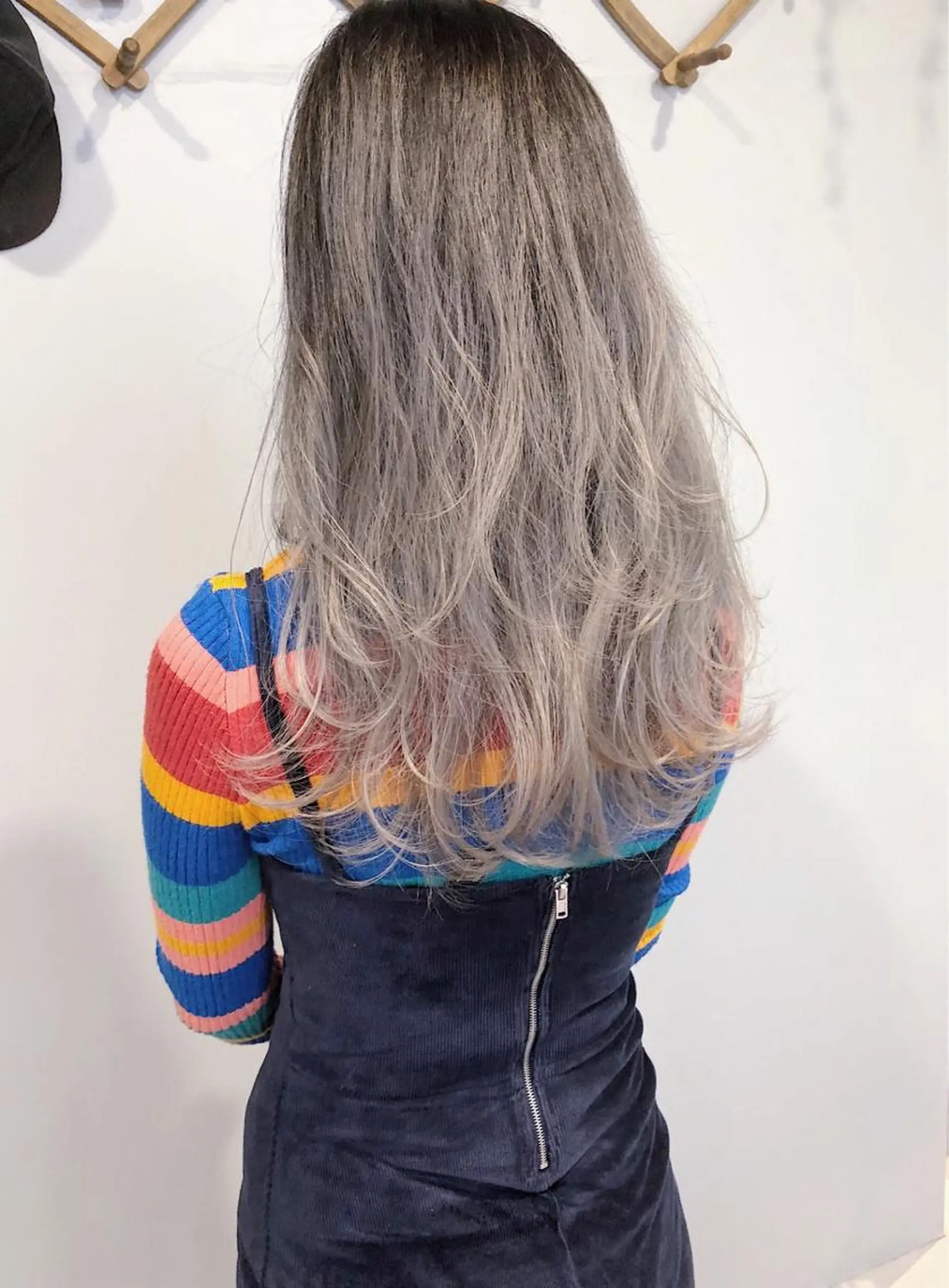 ロング カラー ヘアカラー VIRETTA 【ヴィレッタ】のヘアスタイル