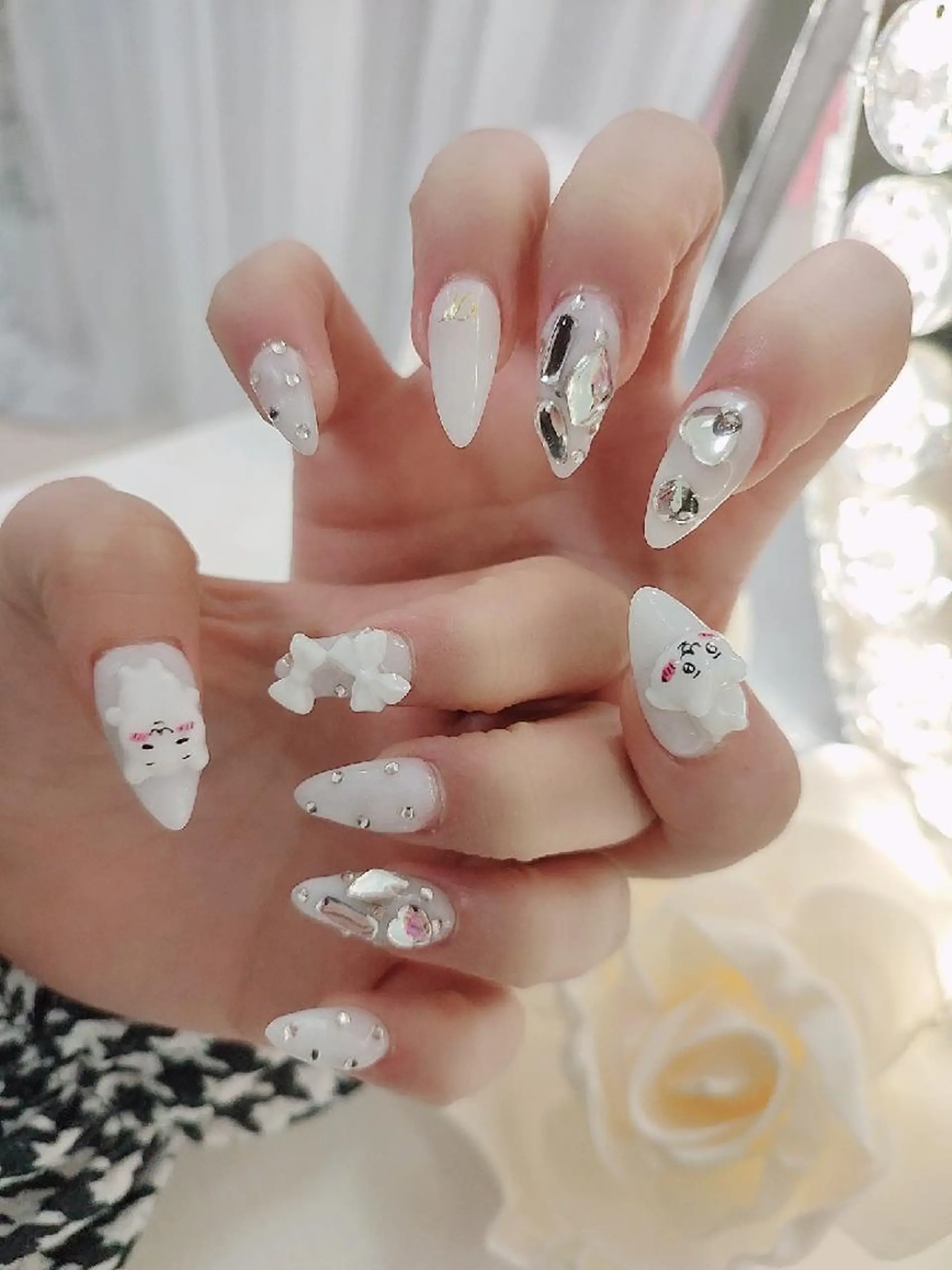 ネイル ハンドネイル RUNWAY 　　の眉毛・アイブロウイメージ