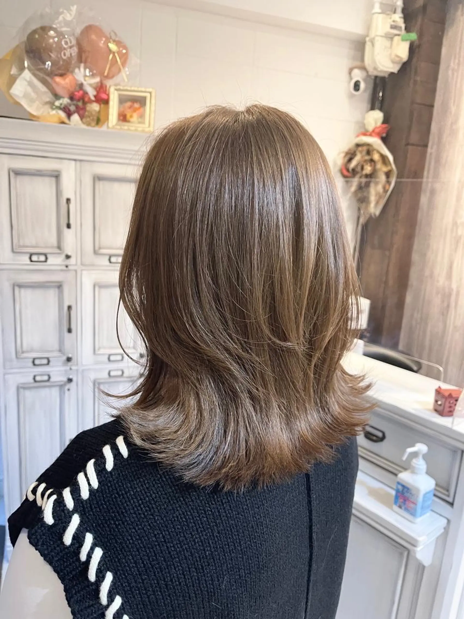 ミディアム カラー ベージュカラー くびれヘア 髪質改善で 憧れの潤艶美髪にのヘアスタイル