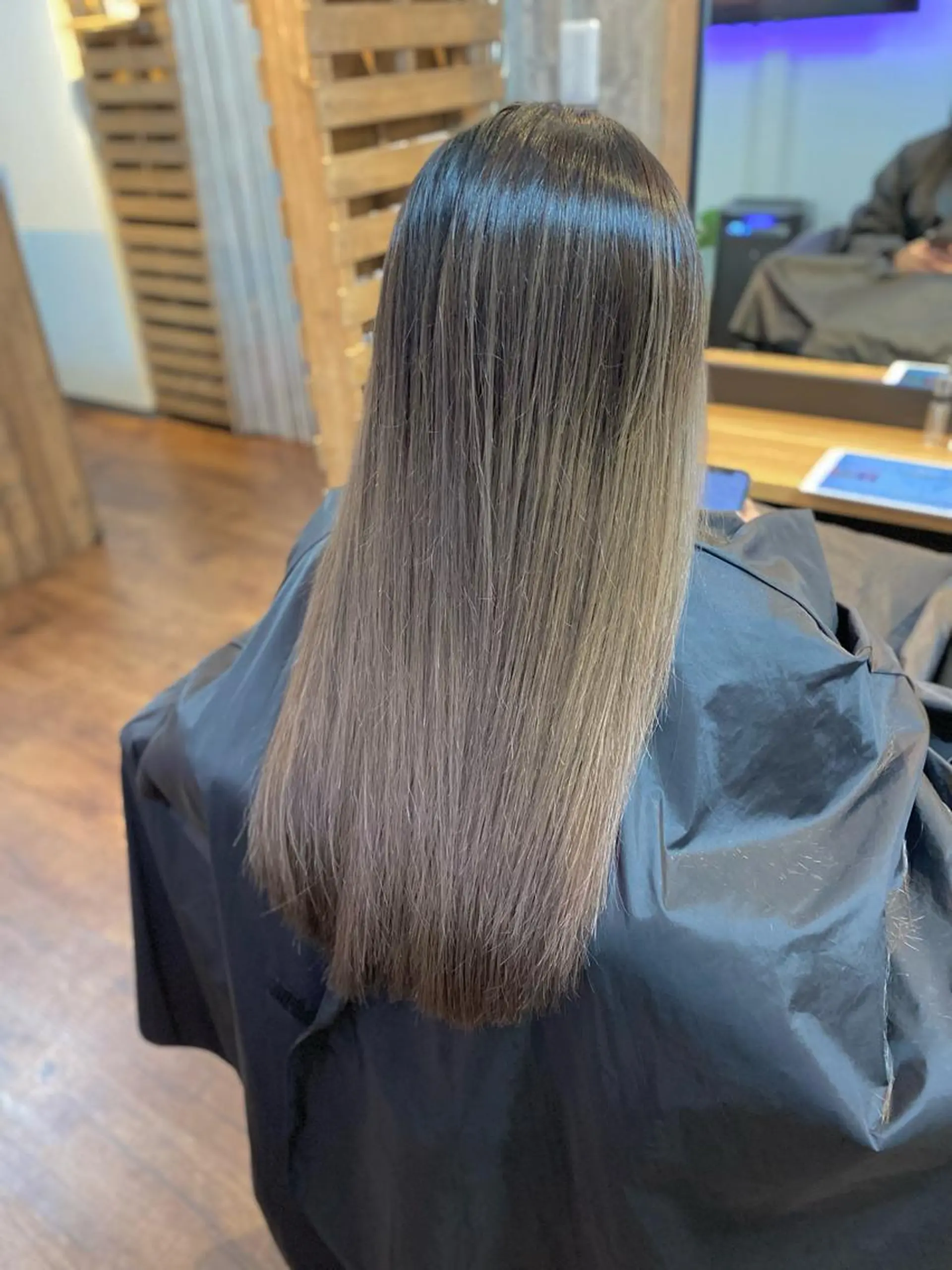 ロング カラー バレイヤージュ ピンクカラー レイヤーカット Luzir⭐︎ GEN⭐︎のヘアスタイル