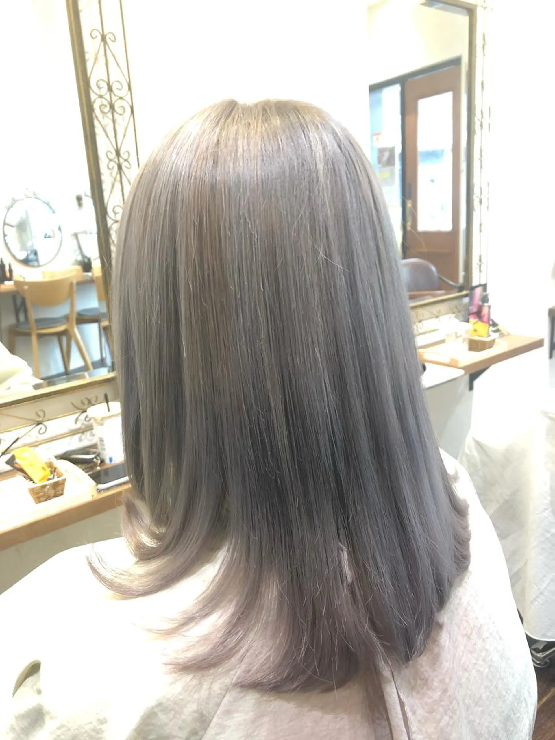 ロング カラー グレージュ 皆巳 達郎のヘアスタイル
