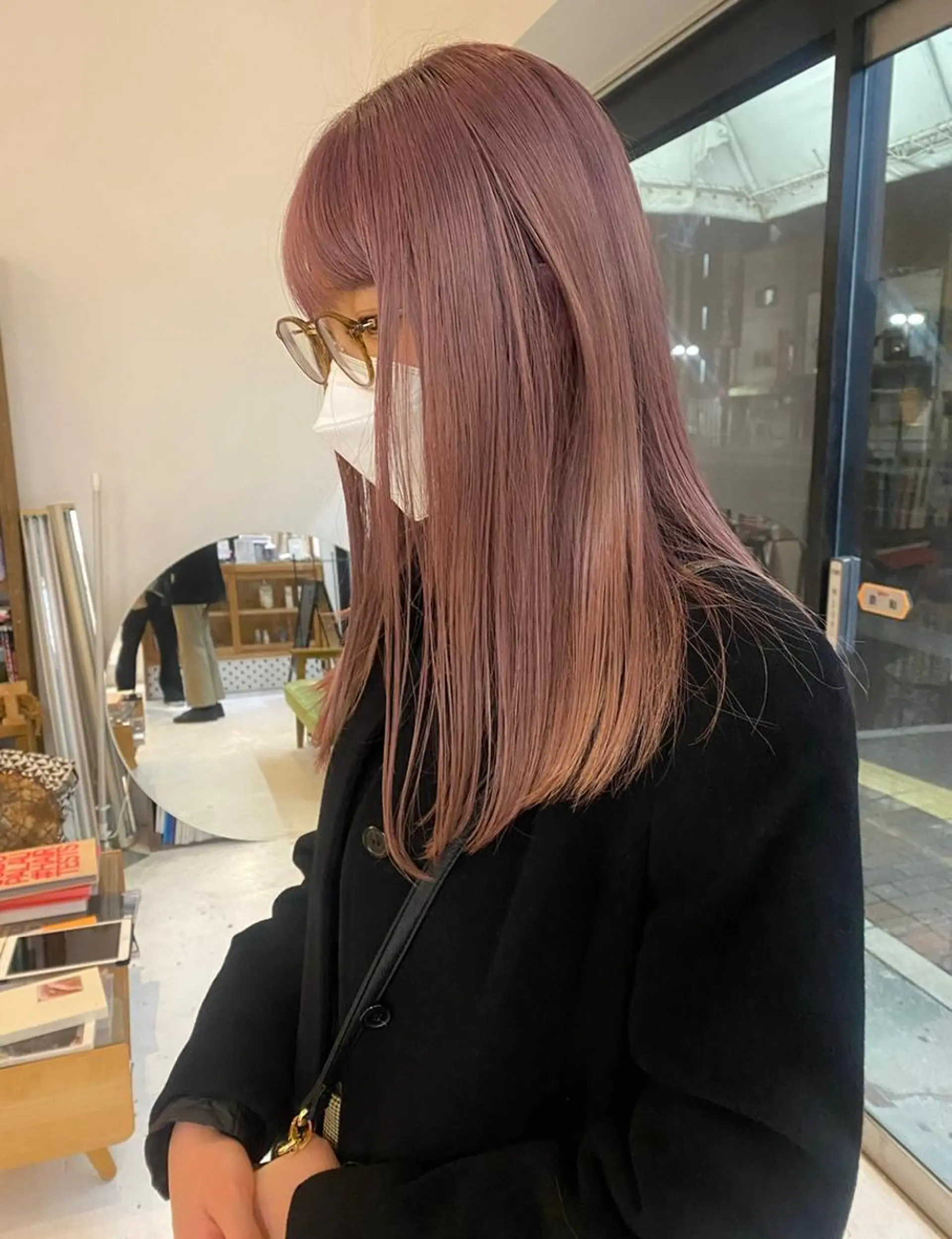 ロング カラー ブリーチ 柔らかストレートと ツヤカラー/和田陽向のヘアスタイル