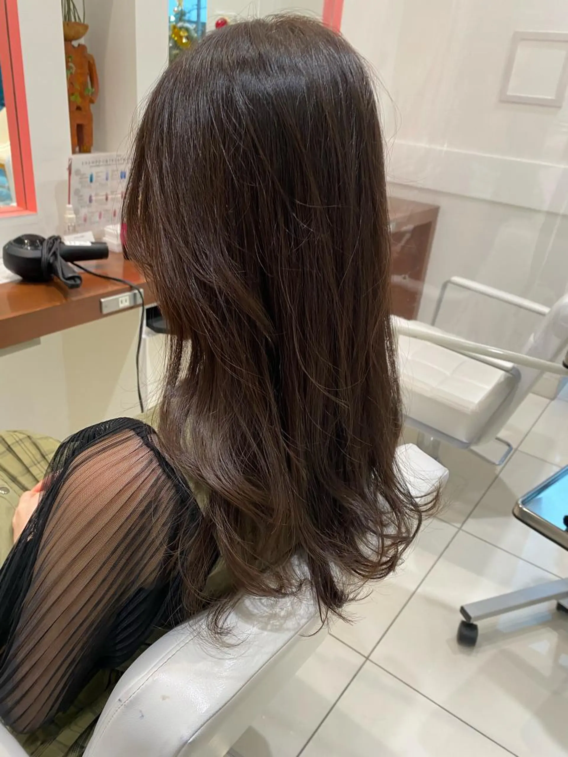 セミロング カラー ブリーチ グレージュ ブリーチなしカラー ウルフカット ハッシュカット/七海のヘアスタイル