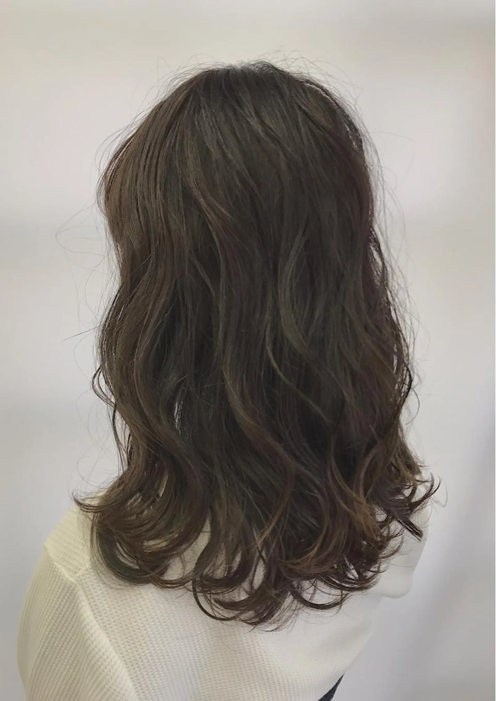 セミロング カラー アッシュ lani ブリーチ /ダブルカラーのヘアスタイル