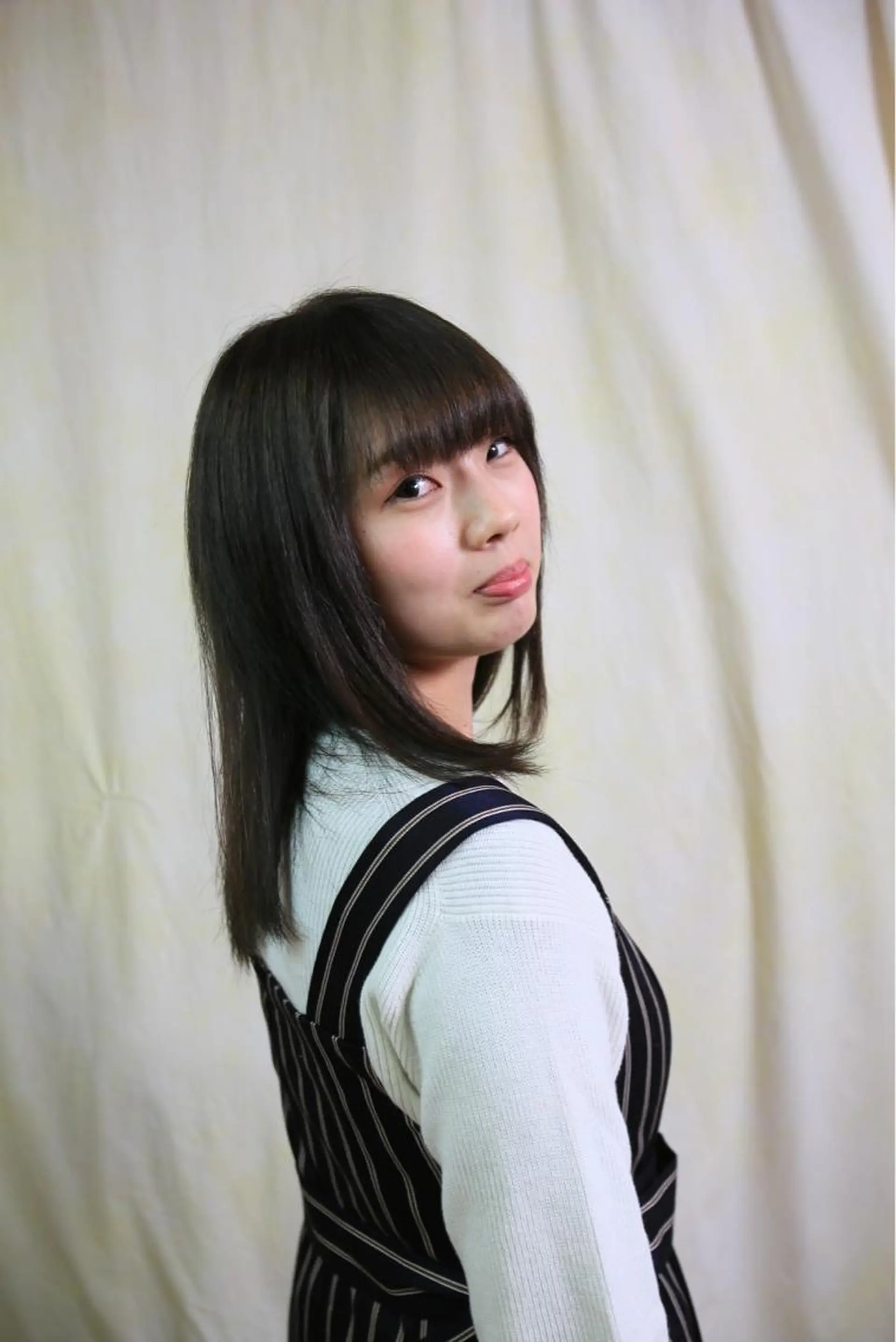 ミディアム カラー ヘアアレンジ ハイトーン Arphyのヘアスタイル