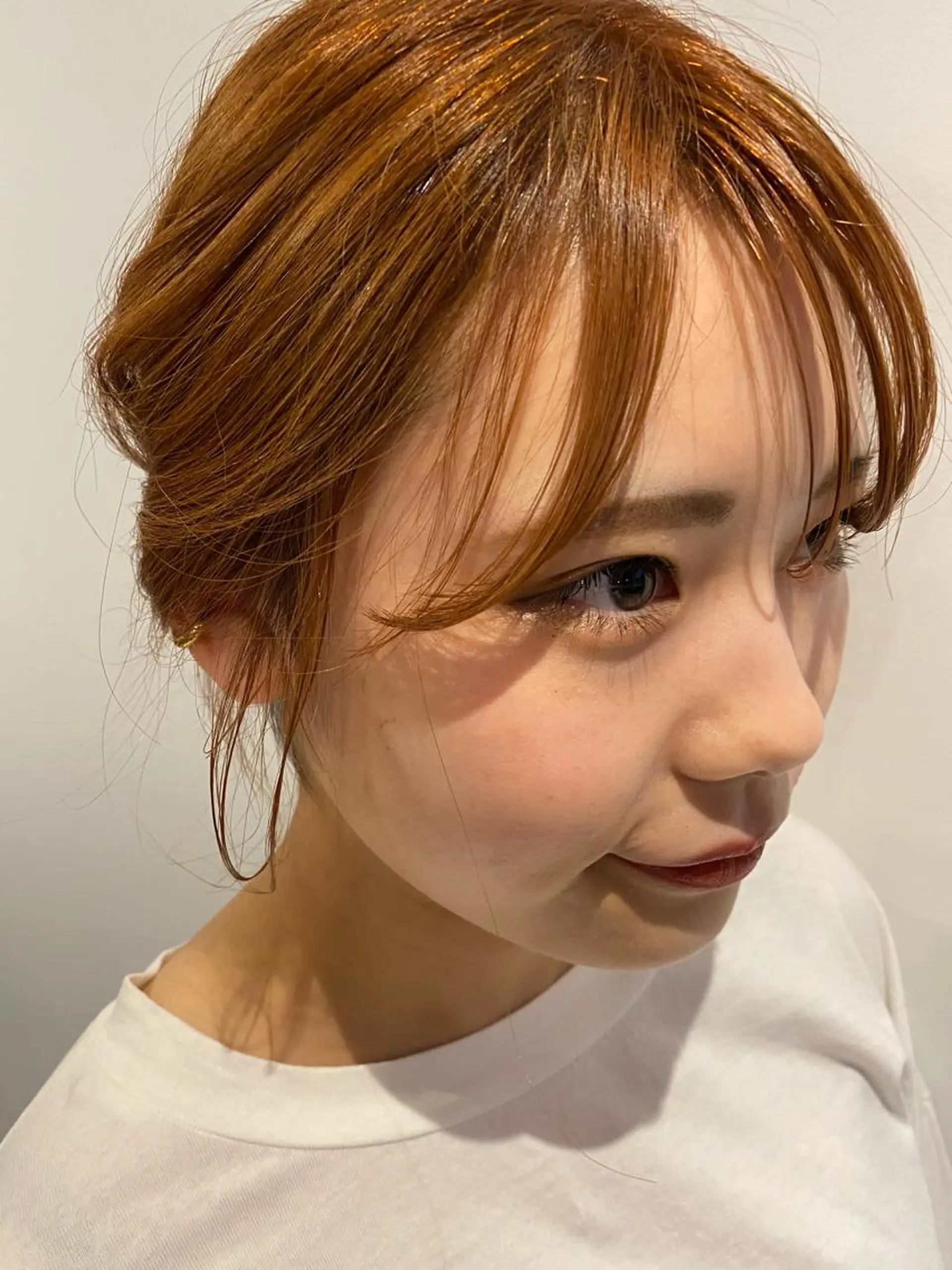 セミロング カラー ベージュカラー ブリーチ オレンジ オレンジベージュ 砂原 ひよりのヘアスタイル