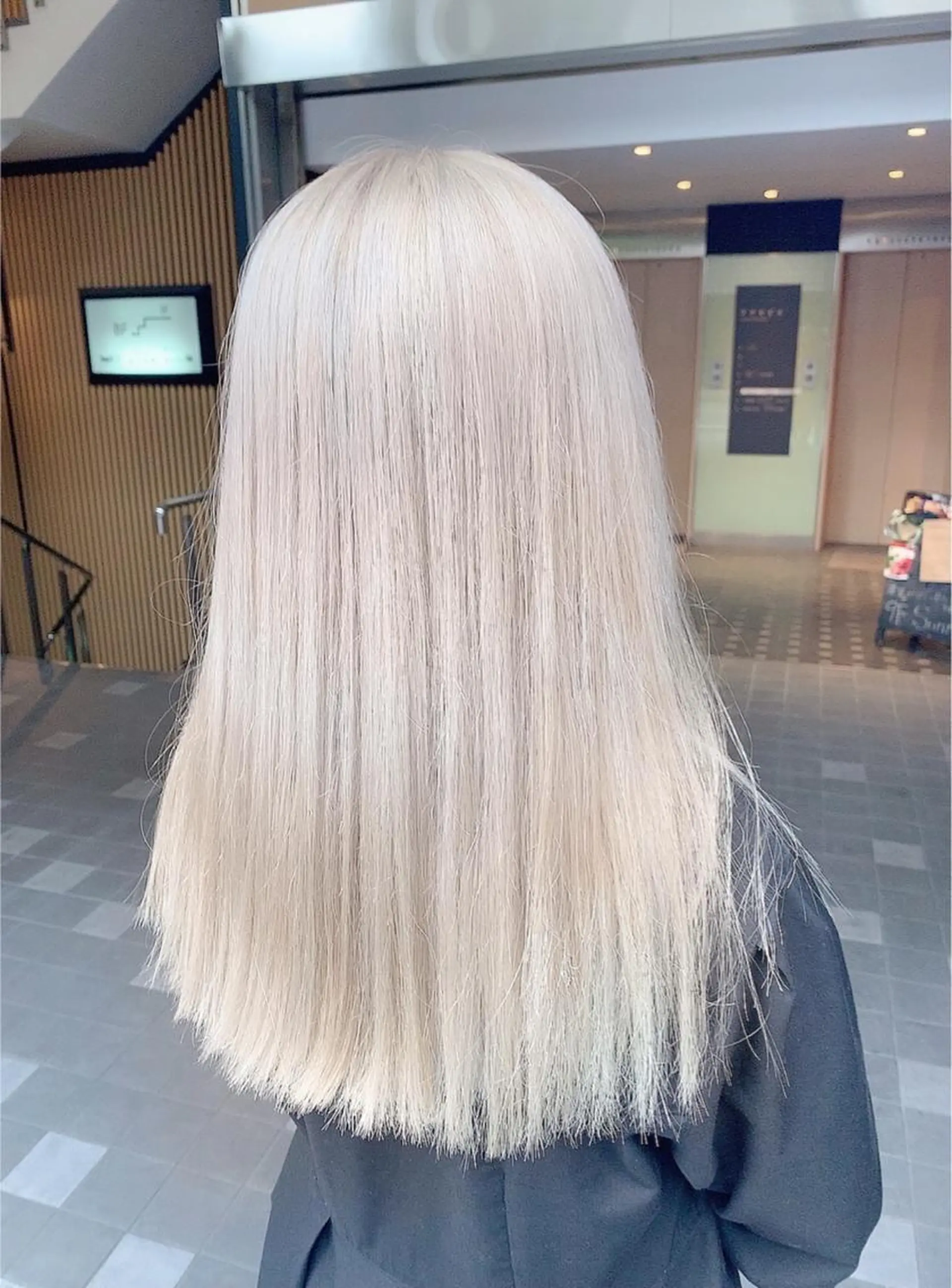 セミロング カラー Selene hair 難波店のヘアスタイル