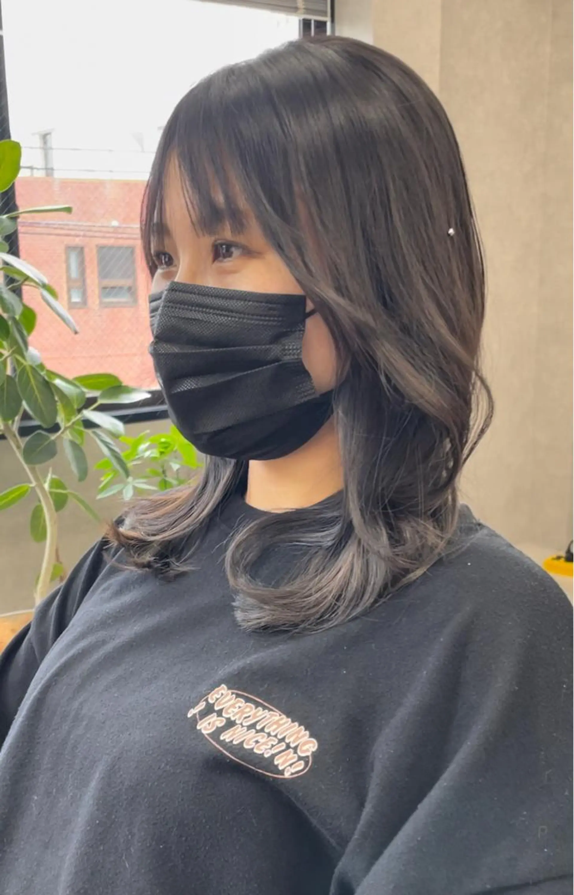 ミディアム カラー ブリーチ グレージュ ブリーチなしカラー くびれヘア レイヤーカット/ 薬院/川上智也のヘアスタイル