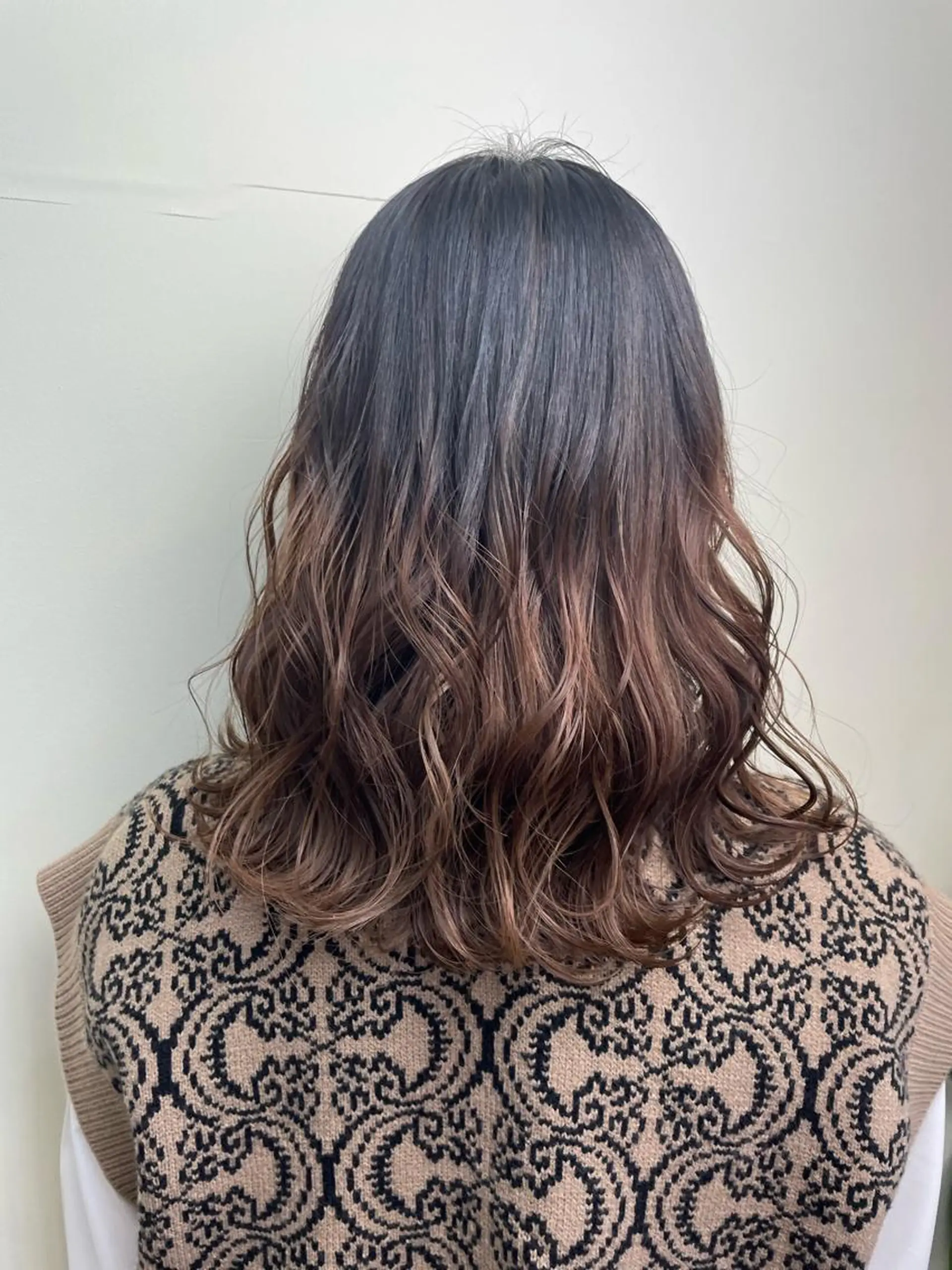 カラー バレイヤージュ ブリーチ ケアブリーチ ダブルカラー イヤリングカラー 戸川 紗良のヘアスタイル
