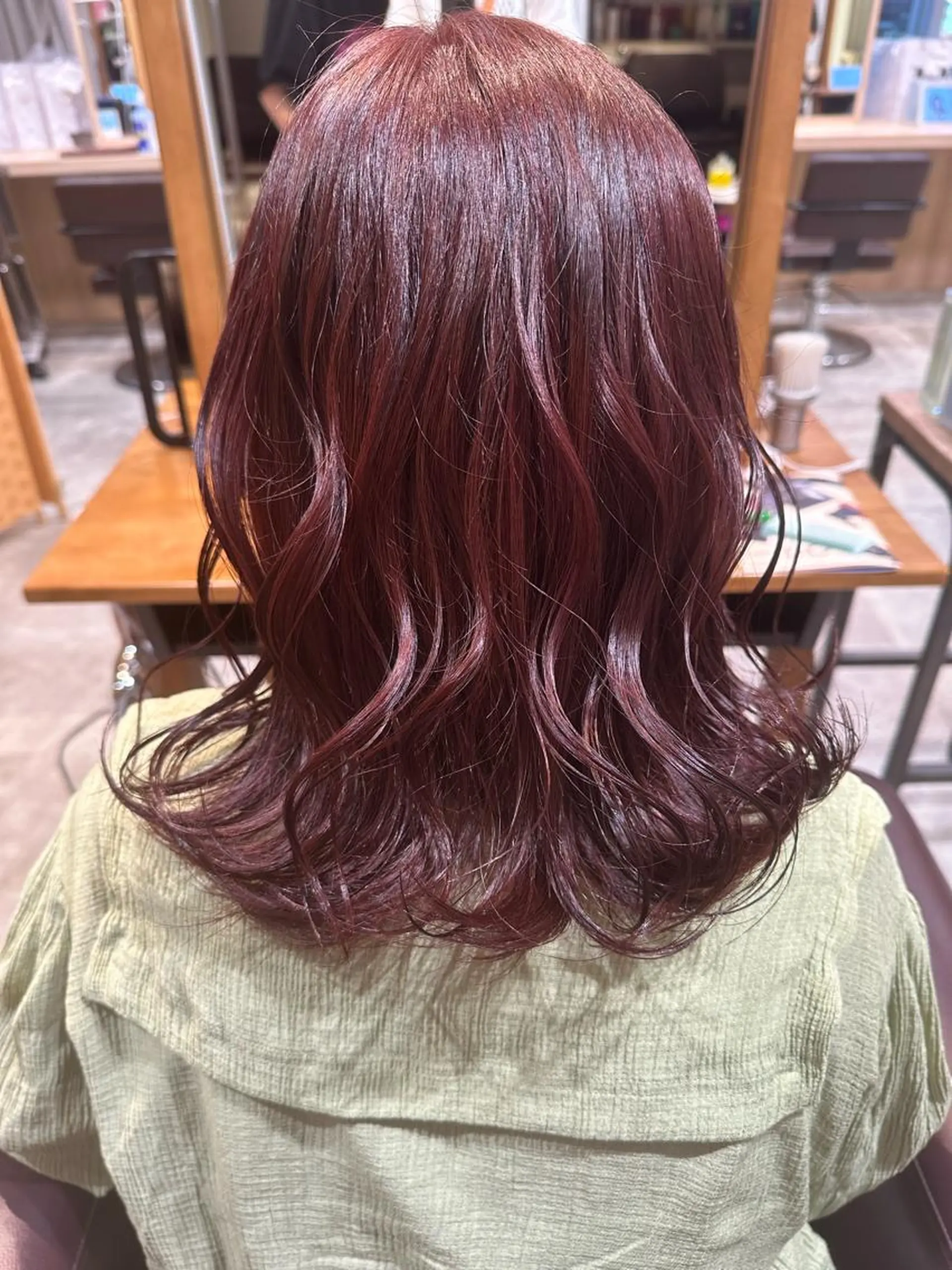 ミディアム シールエクステ/ ブリーチカラーのヘアスタイル