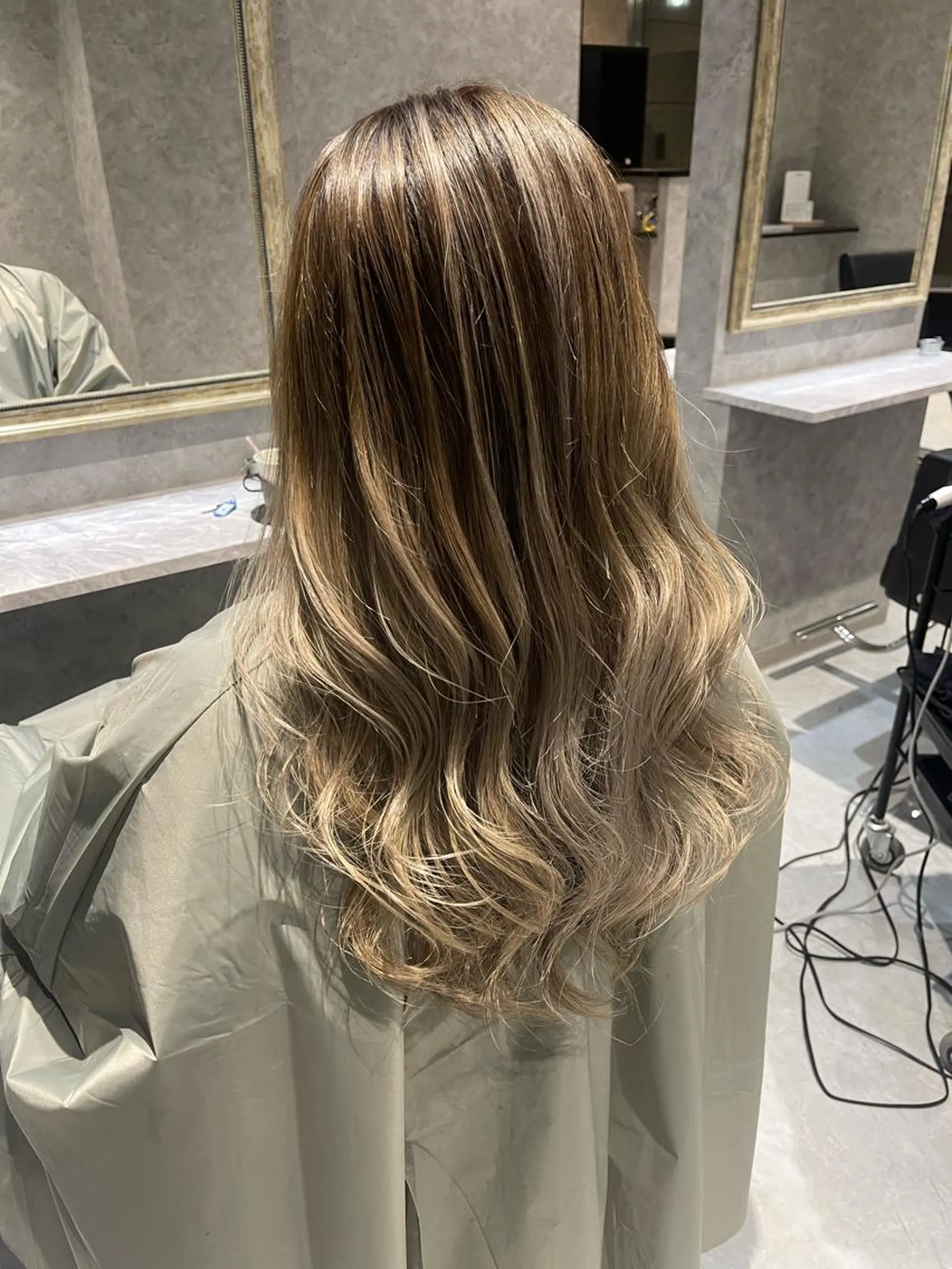 ロング ハイトーン ／ レイヤー/吉田陸斗のヘアスタイル