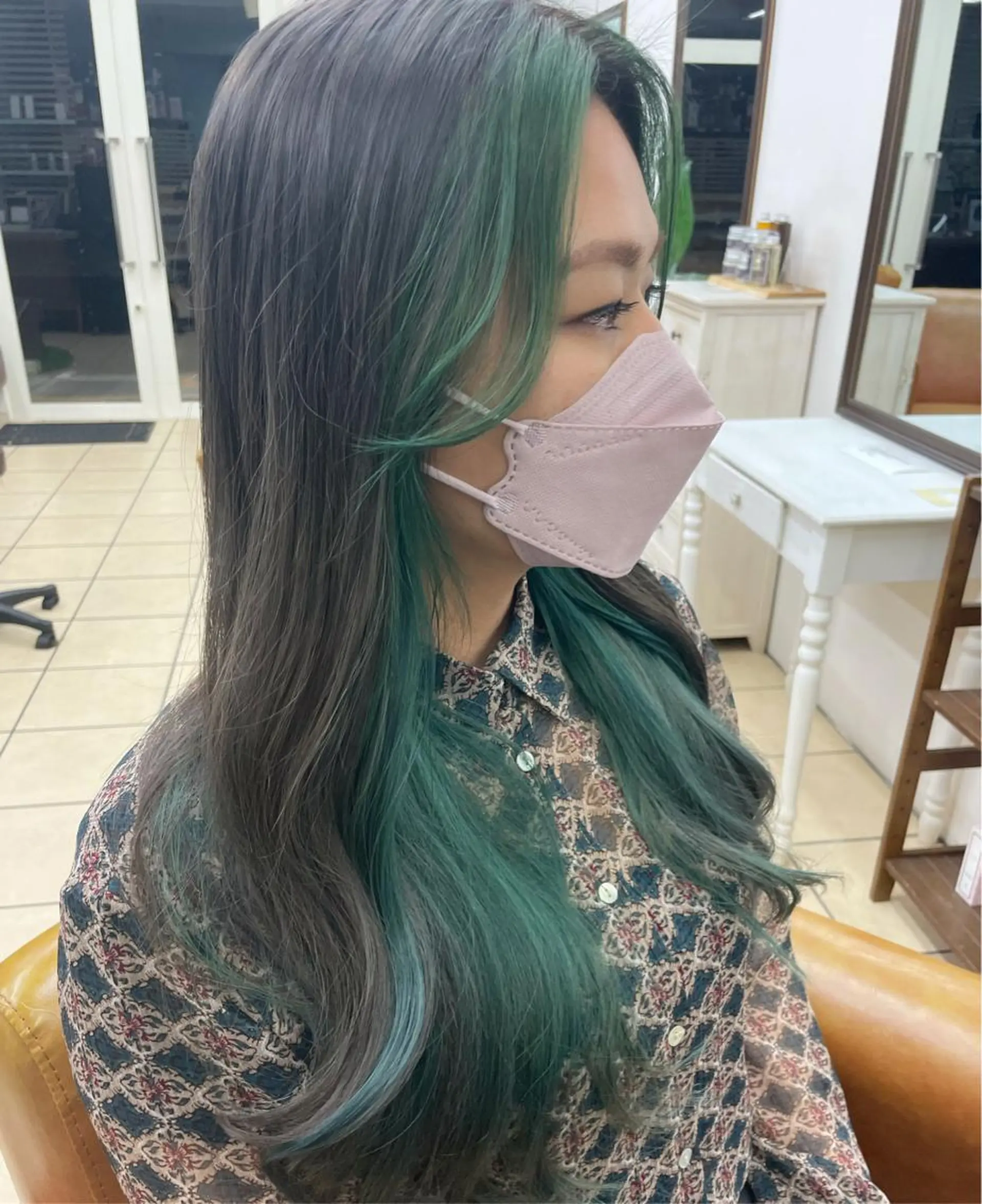 ロング カラー 森安 華楠のヘアスタイル