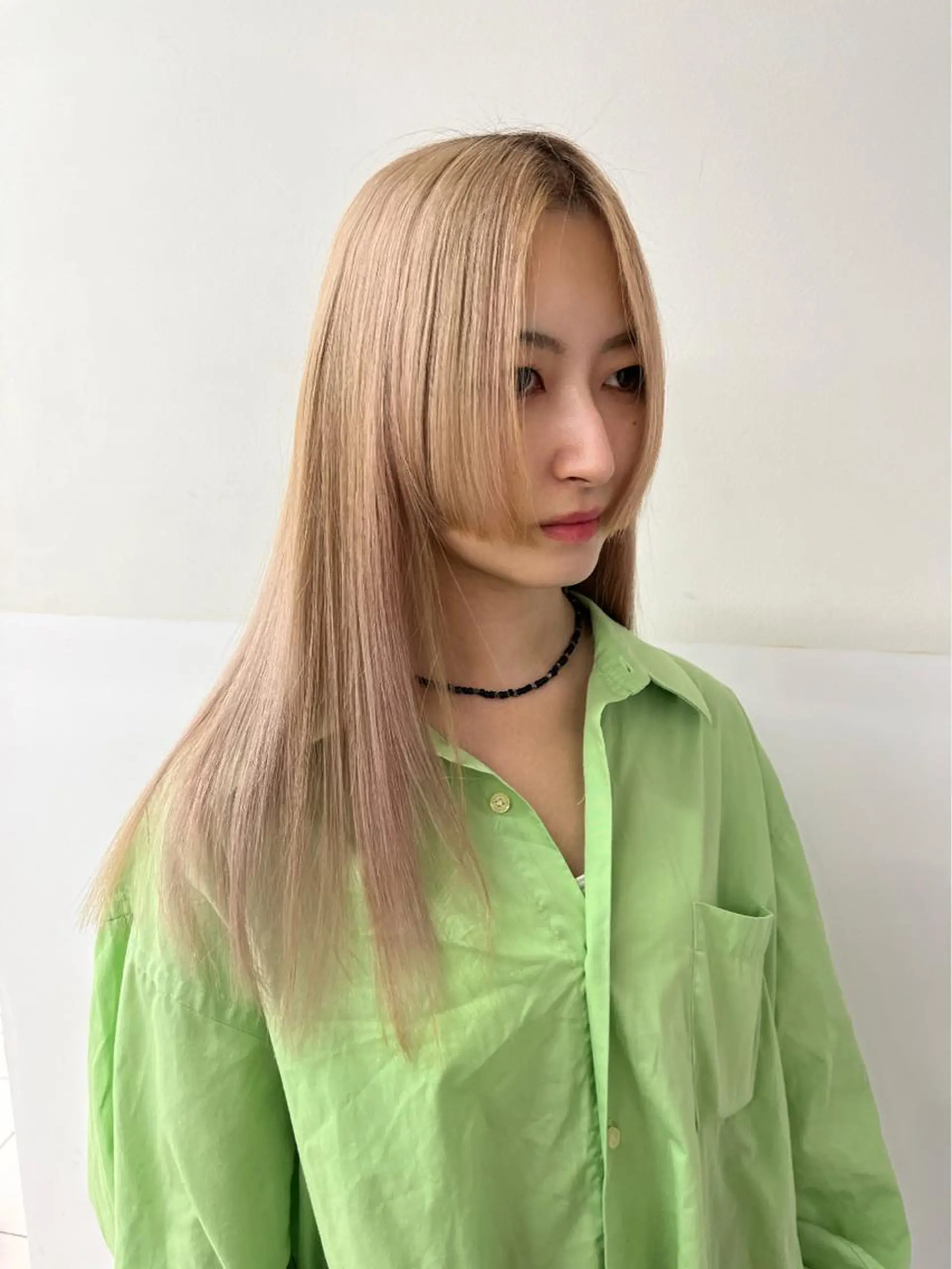 ミディアム カラー ウルフ/レイヤー Miinaのヘアスタイル