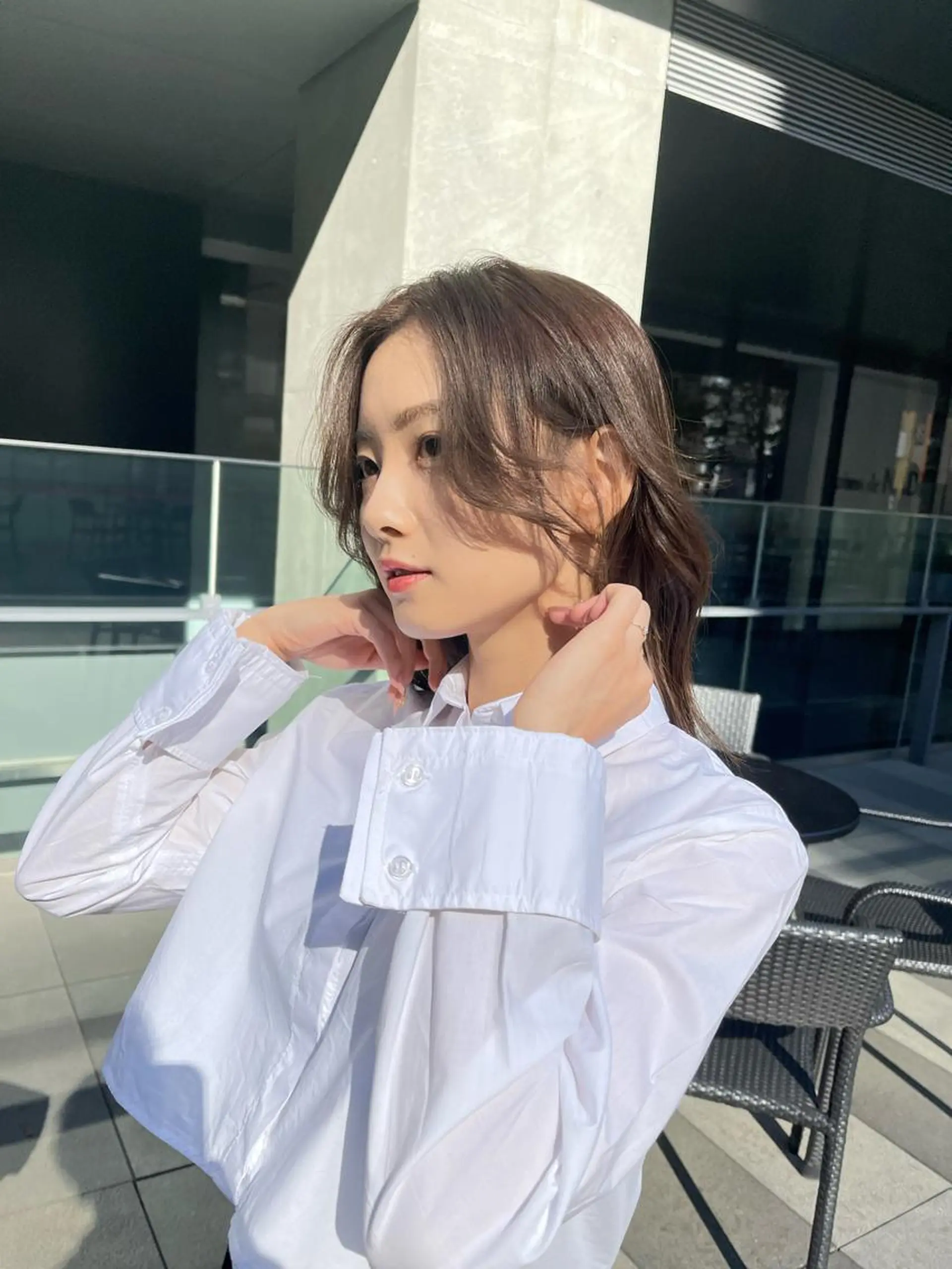 セミロング カラー ミストバング ベージュカラー オリーブベージュ 斜めバング 顔まわりレイヤー 顔周り特化/韓国ヘア /レイヤー/吉野幸大のヘアスタイル