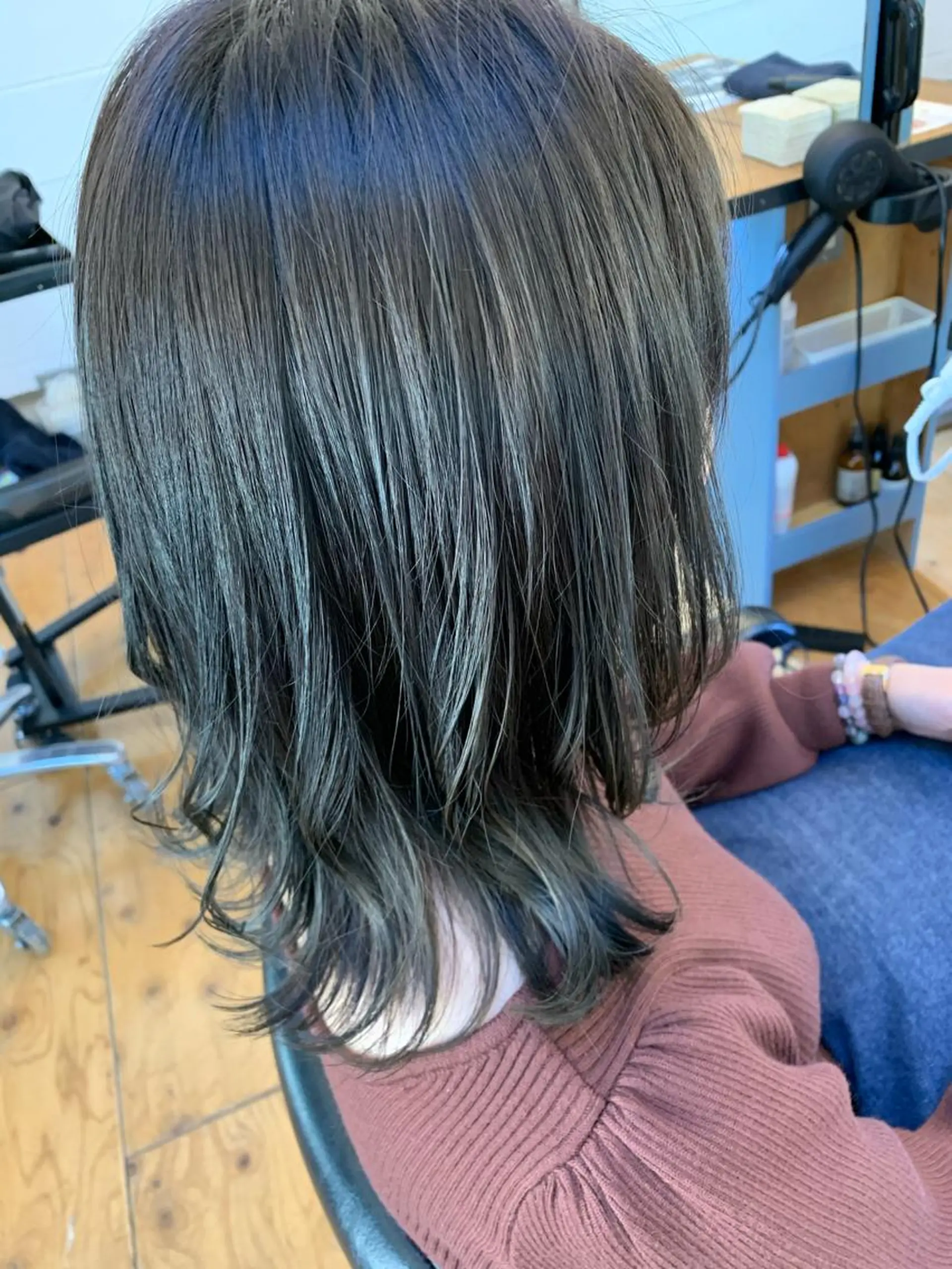 ミディアム カラー アッシュ オリーブアッシュ Lagom なかだのヘアスタイル