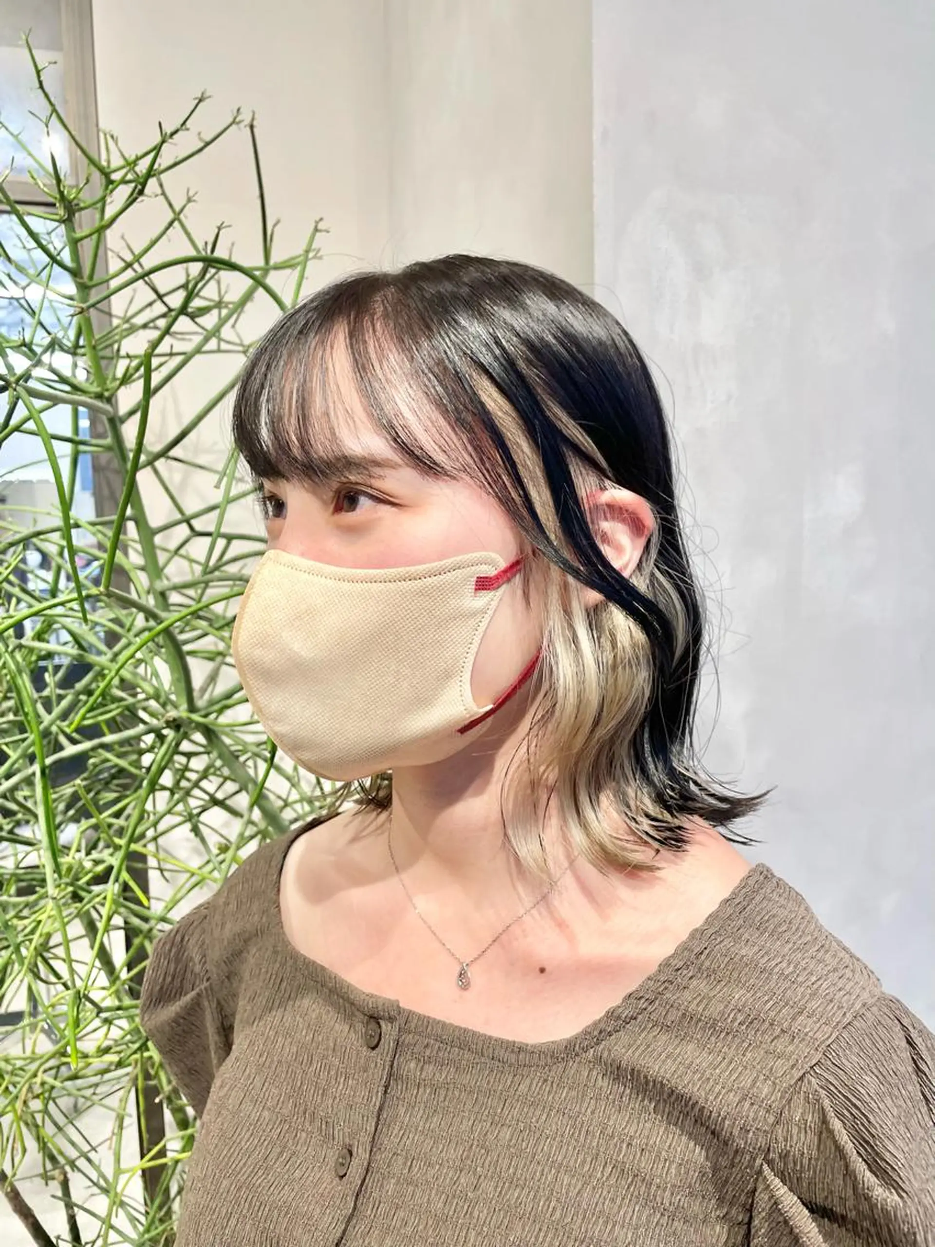 ショート カラー ベージュカラー イヤリングカラー ホワイトベージュ ハイトーン×レイヤー ／遠藤将太のヘアスタイル